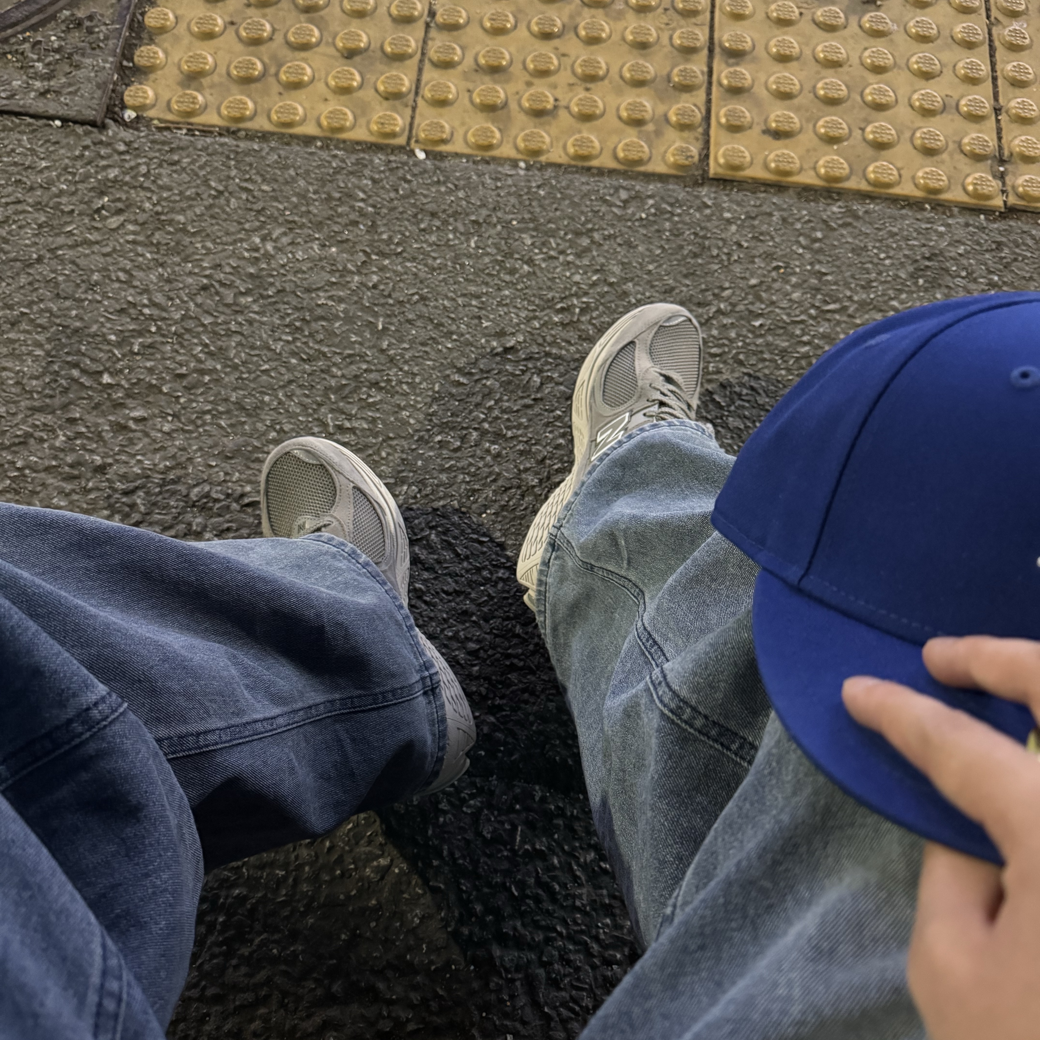 New Balance 2002R Grey 착용 스타일 - 3