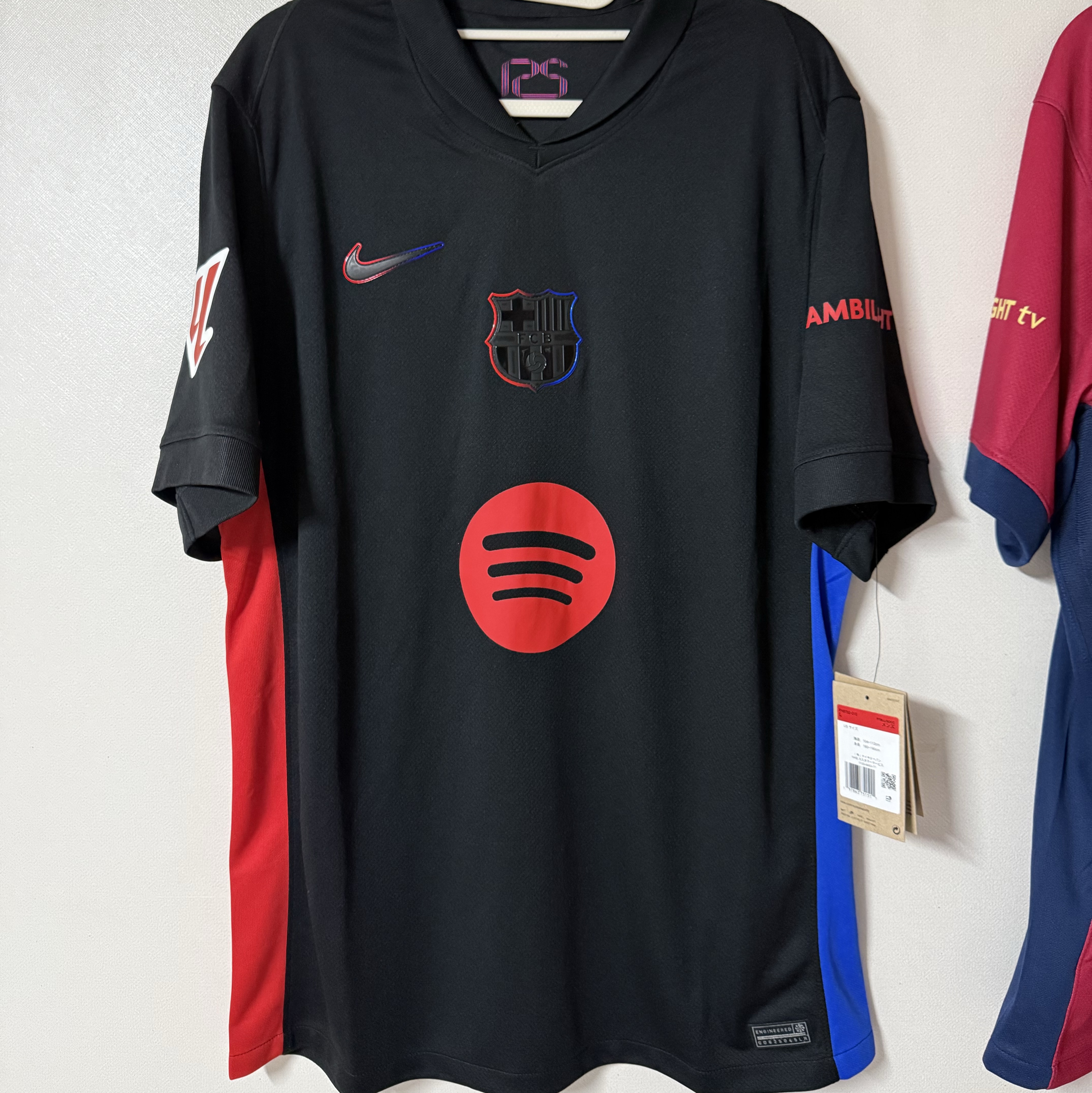 Nike FC Barcelona 2024/25 Stadium Away Dri-Fit Football Replica Jersey Black Hyper Royal (Non Marking Ver.) 착용 스타일 - 1