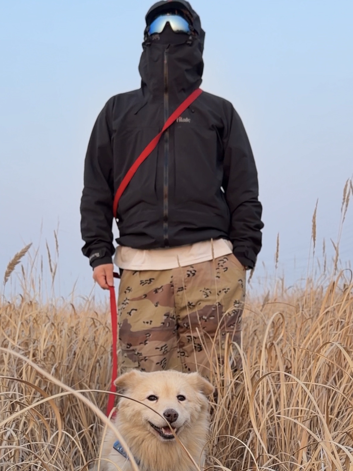 Arc'teryx Rho Neck Gaiter Long Black, Oakley Jawbreaker Matte Black Camo Frame Prizm Road Jade Lenses High Bridge Fit 착용 스타일 - 5