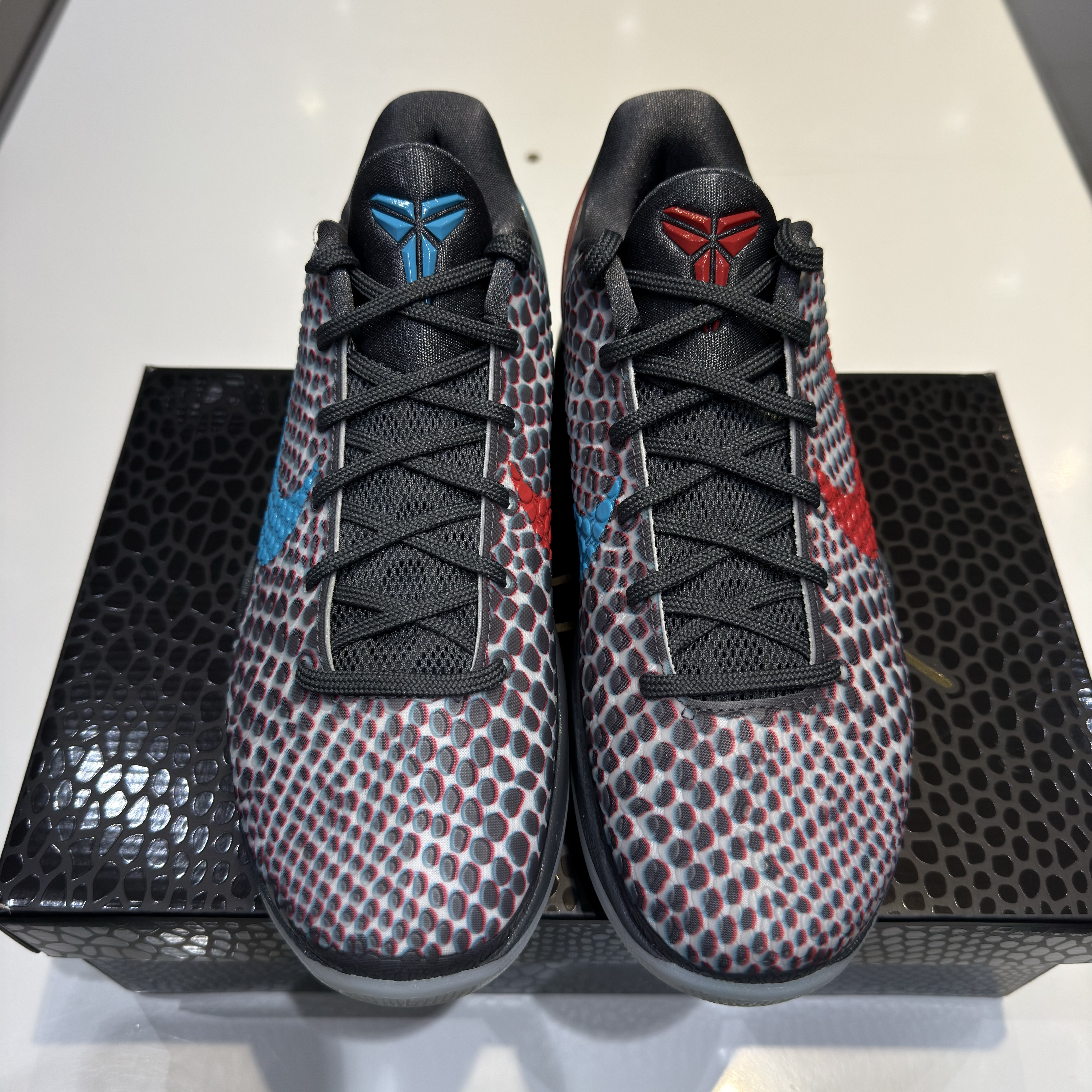 Nike Kobe 6 Protro 3D Dark Grey Chlorine Blue 착용 스타일 - 1