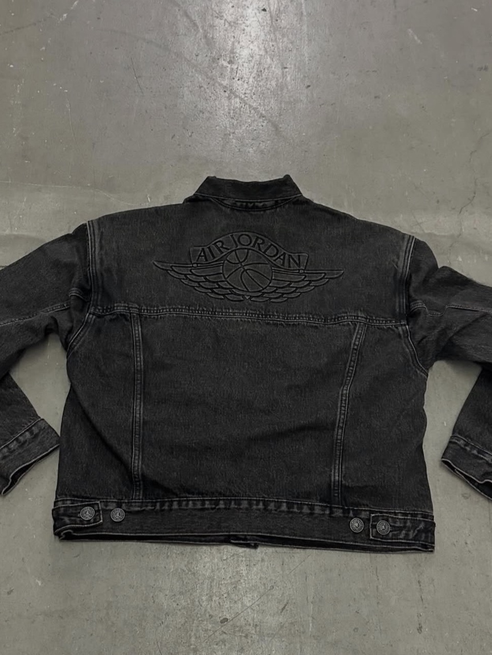 Levi's x Jordan Type III Trucker Black 착용 스타일 - 1