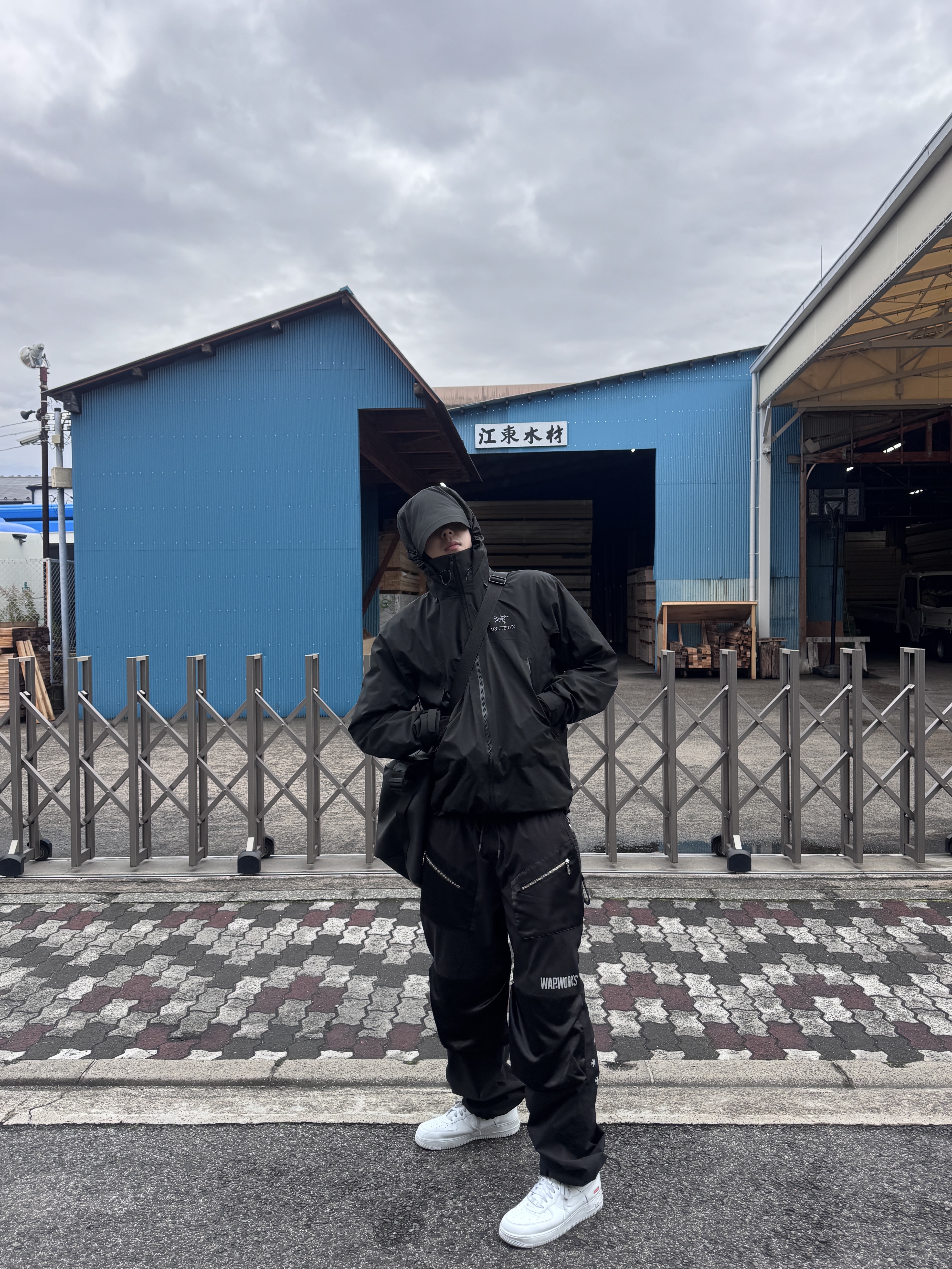 Wapworks Protective Shell 3-Layer Pants, Arc'teryx Beta Jacket Black 착용 스타일 - 4
