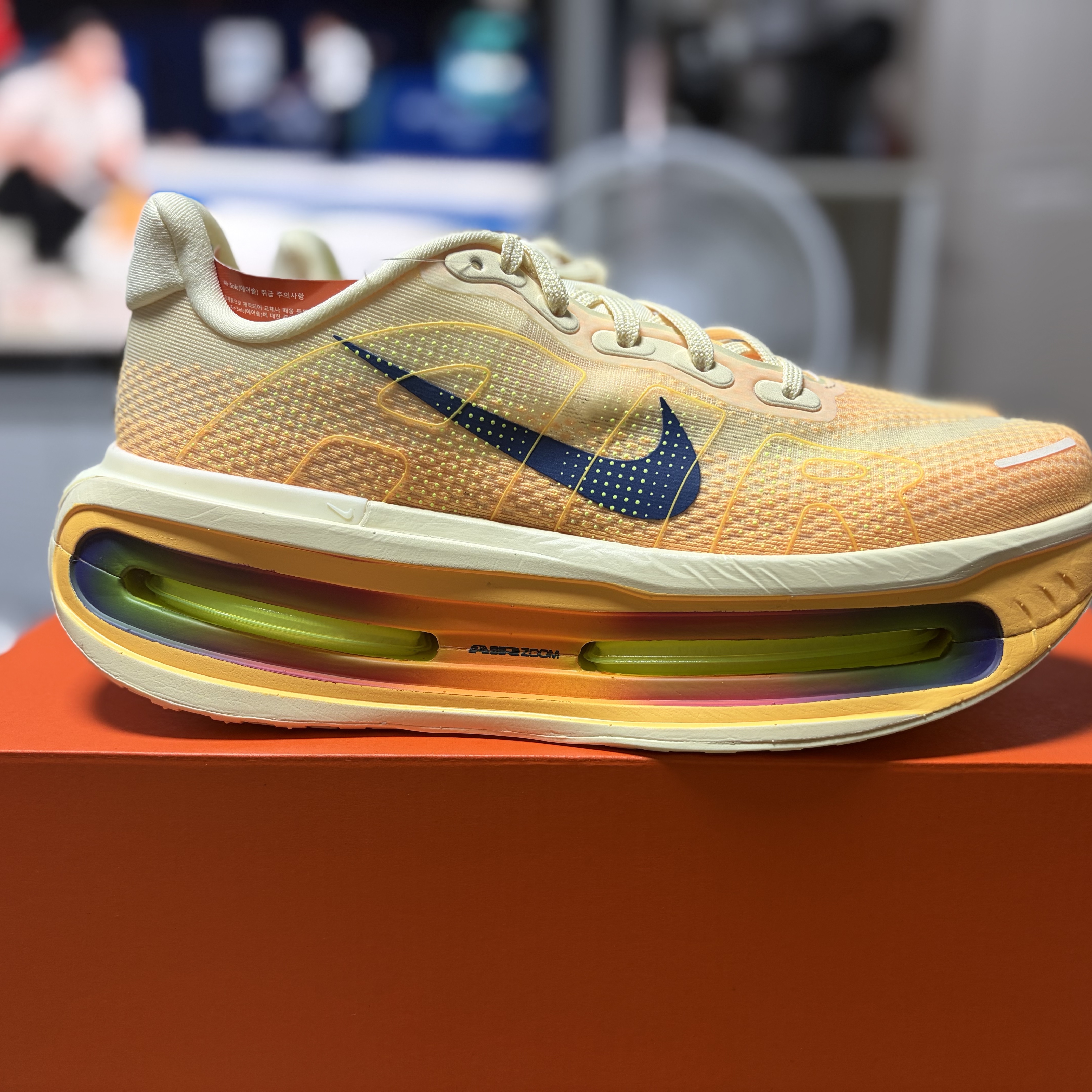 Nike Vomero Premium Alabaster Blue Void 착용 스타일 - 3
