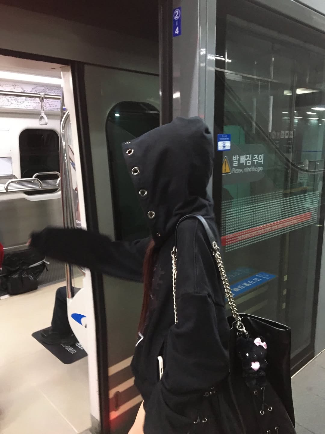 CSC Tranquility Hoodie Zip Up Black 착용 스타일 - 2