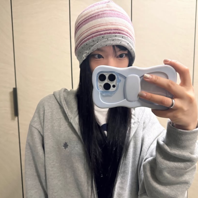 SLOW RECORD HOUSE Crop Hood Zip-Up Grey 착용 스타일 - 4