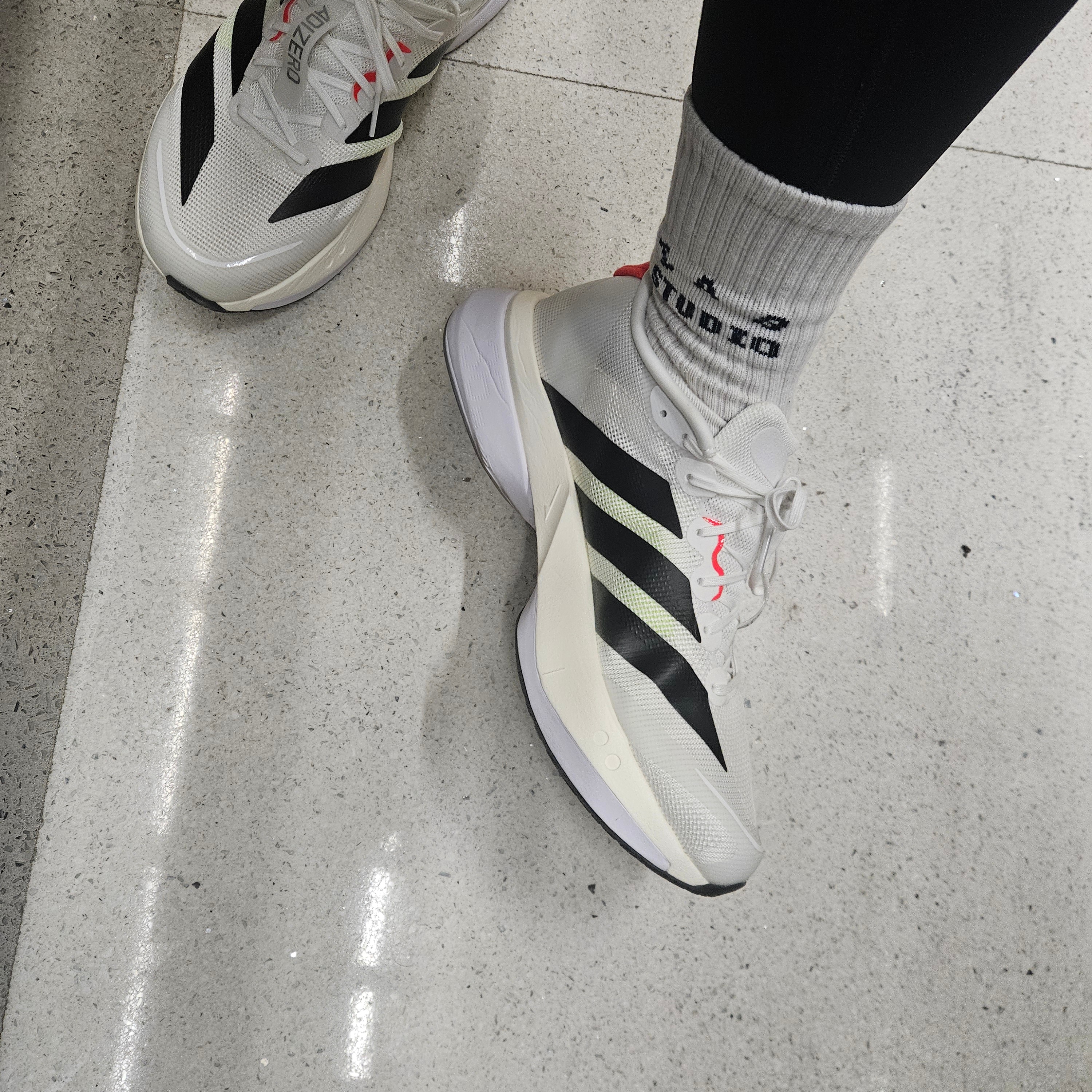 Adidas Adizero Boston 13 Cloud White Core Black 착용 스타일