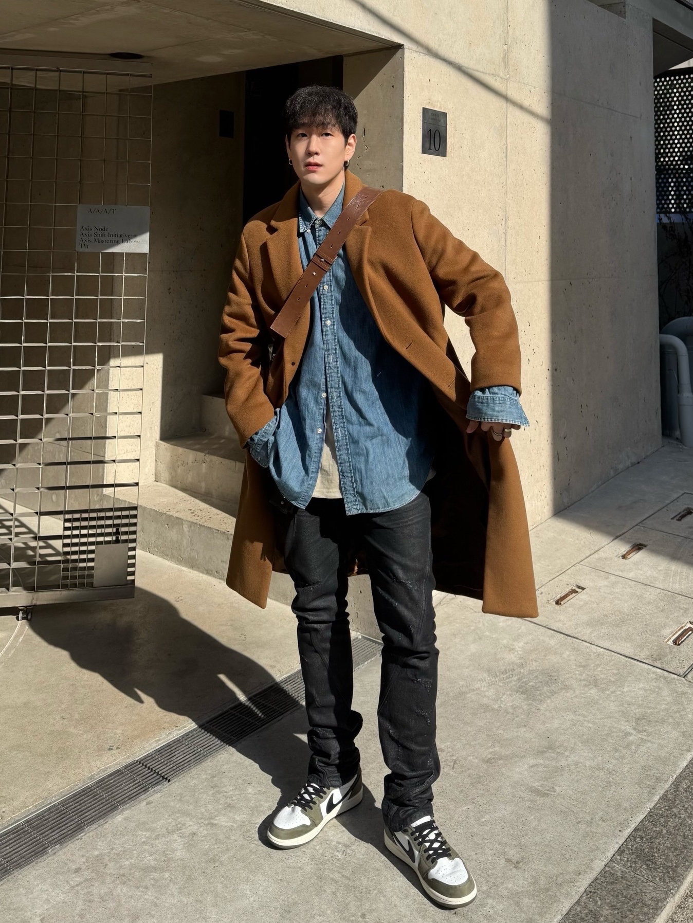 Jordan 1 Retro Low OG Medium Olive and Summit White, [30%적립] Polo Ralph Lauren Custom Fit Denim Shirt Navy 착용 스타일 - 1