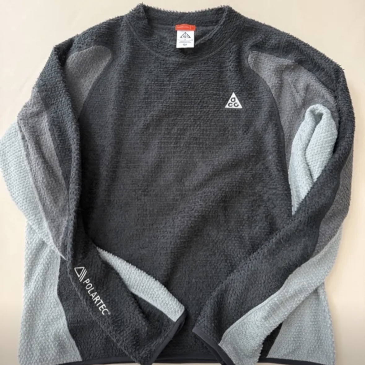 Nike ACG Wolf Lichen Crewneck Black Anthracite - Asia 착용 스타일