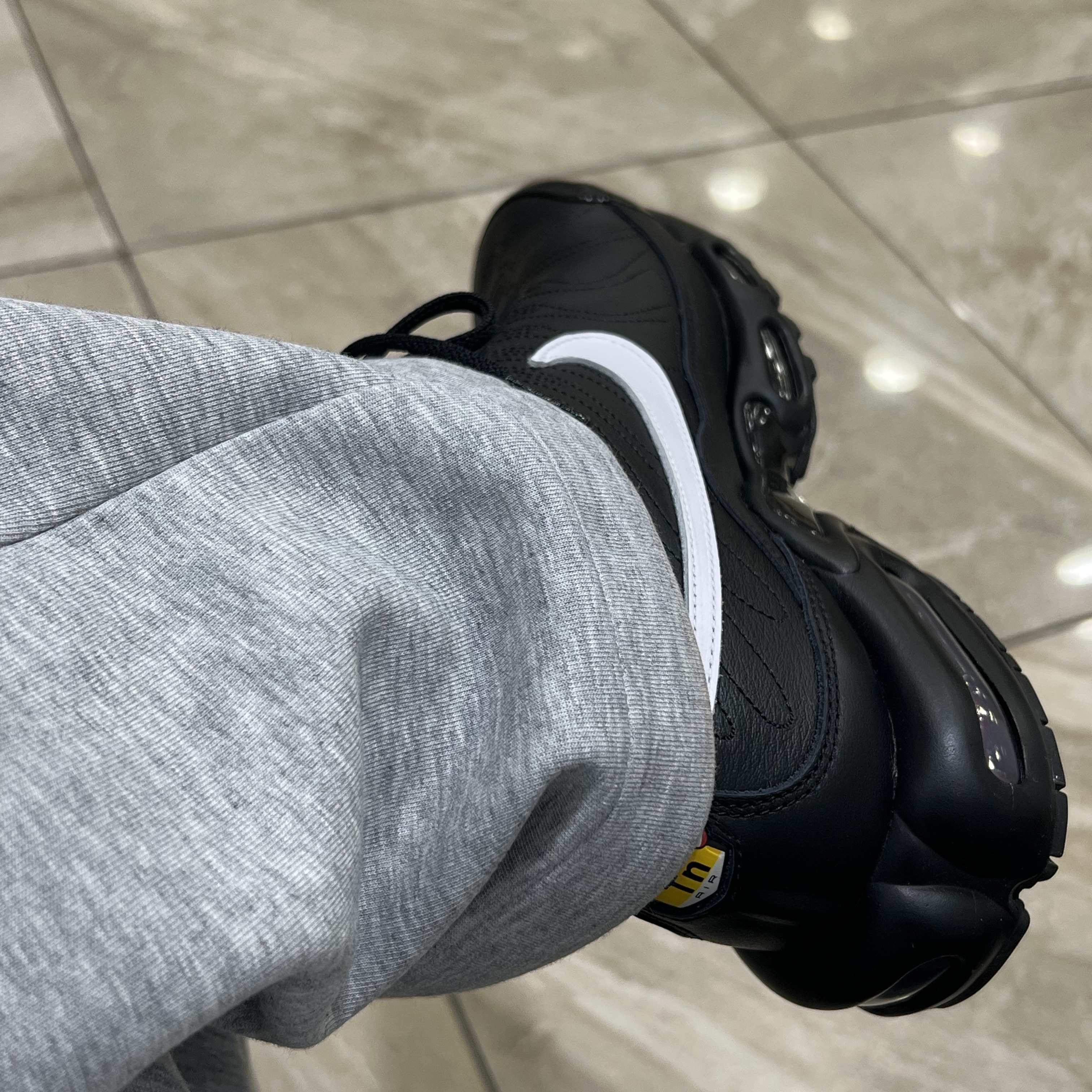 (W) Nike Air Max Plus TNPO Black 착용 스타일
