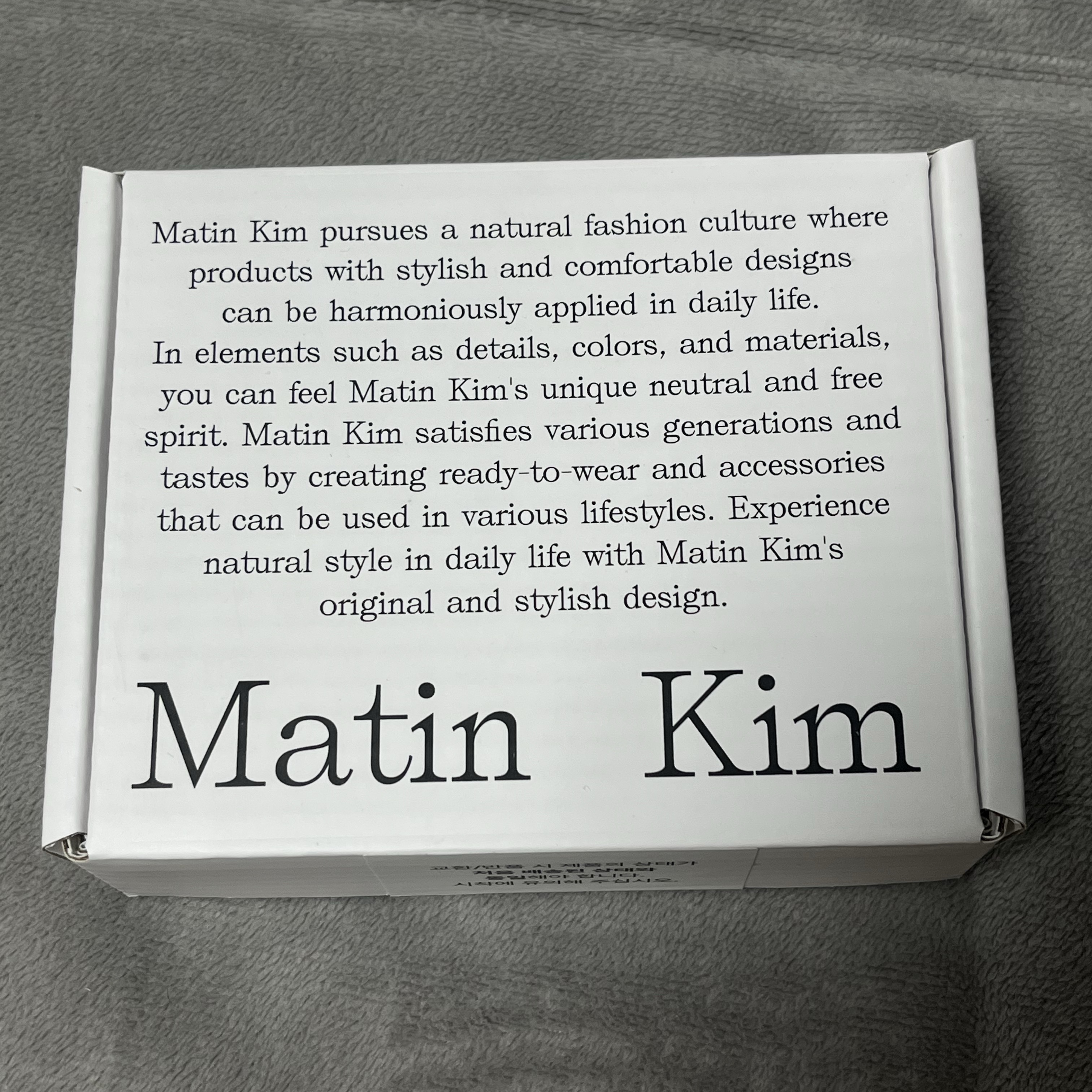 Matin Kim Vintage Card Wallet Silver 착용 스타일 - 1