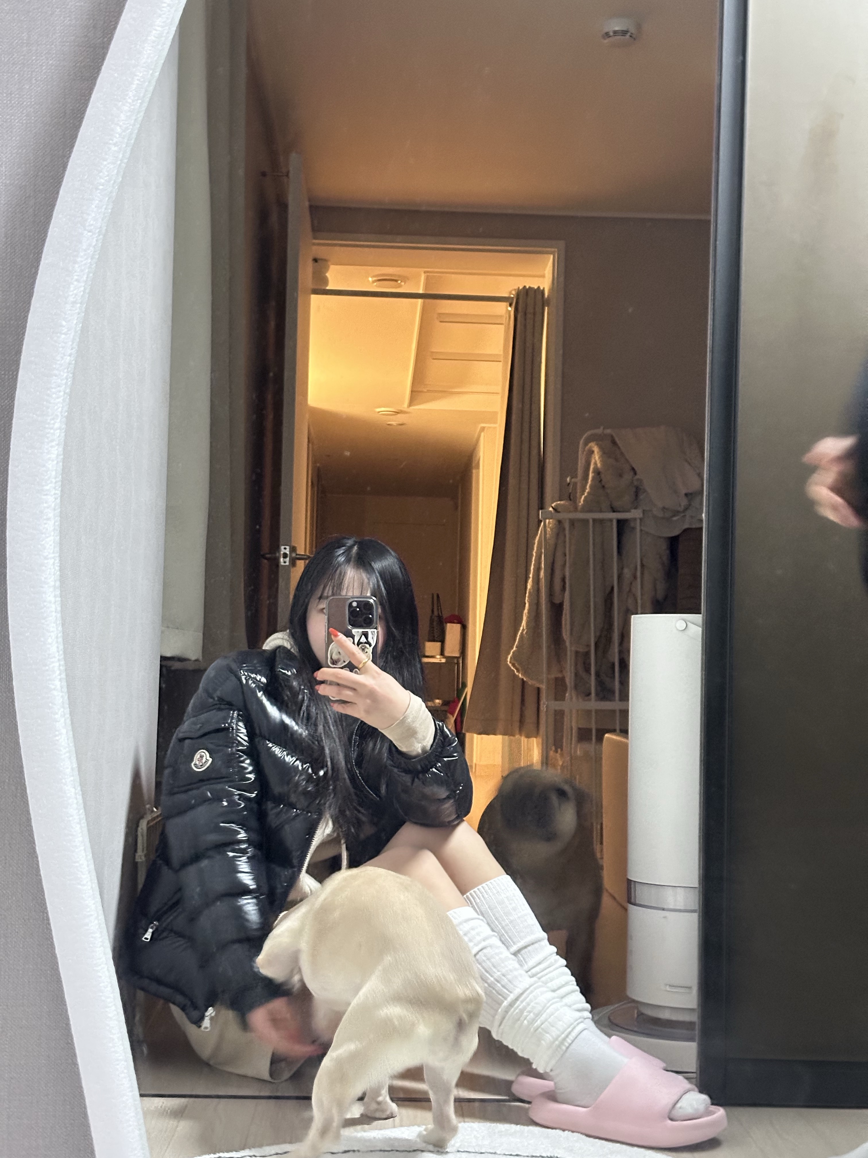 Moncler Maya Hooded Short Down Jacket Black - 25FW 착용 스타일 - 2