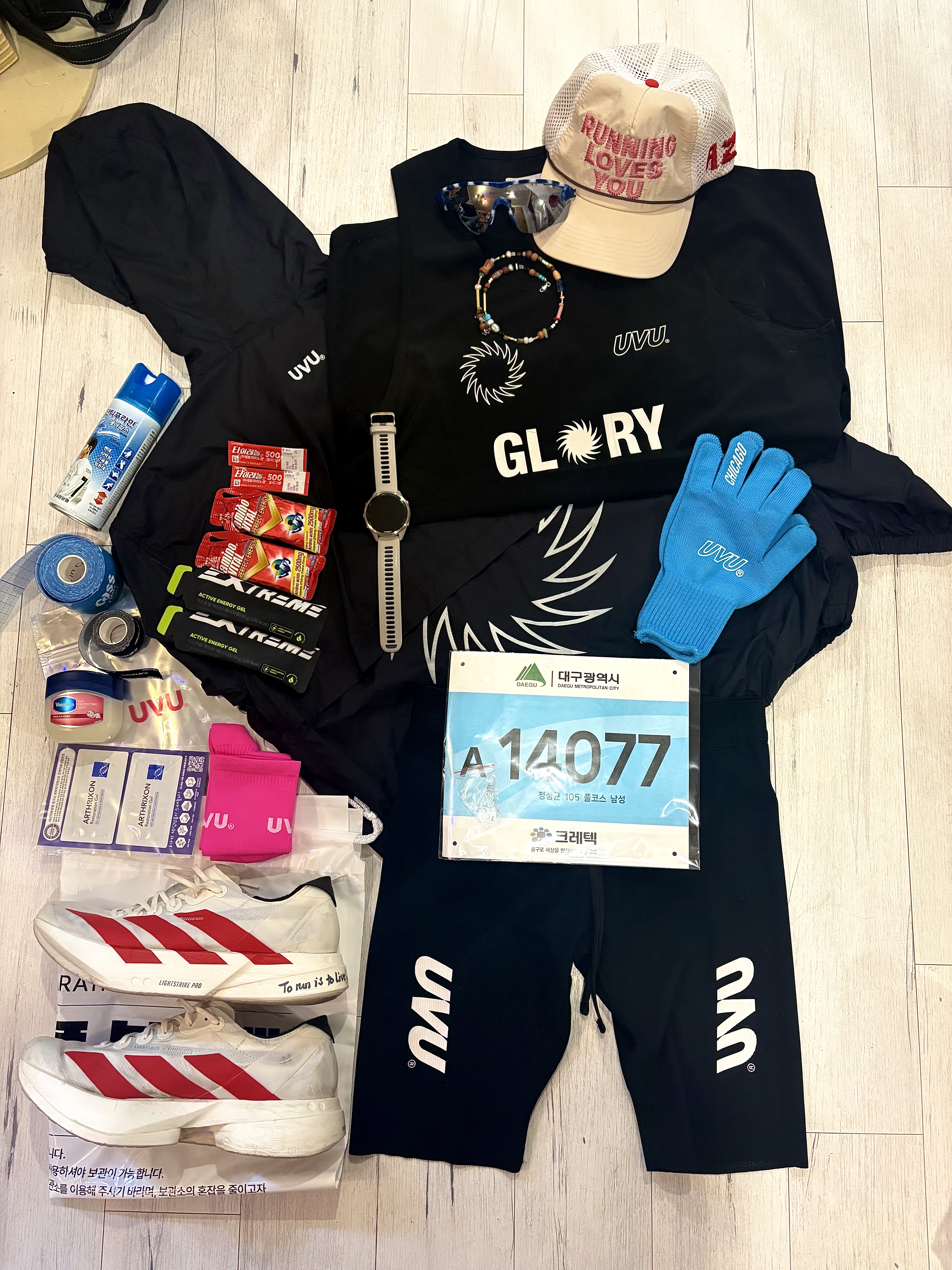 Adidas Adizero Adios Pro 4 Off White Better Scarlet, UVU Running Sock Pink 착용 스타일 - 1