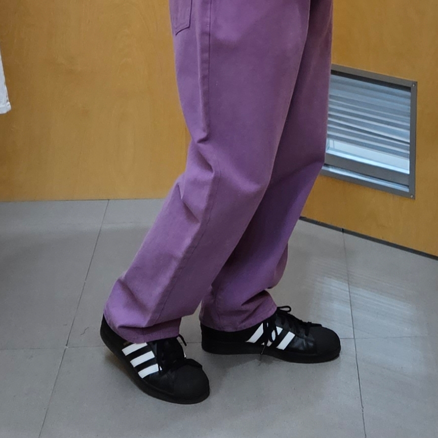 Adidas Superstar Core Black White 착용 스타일