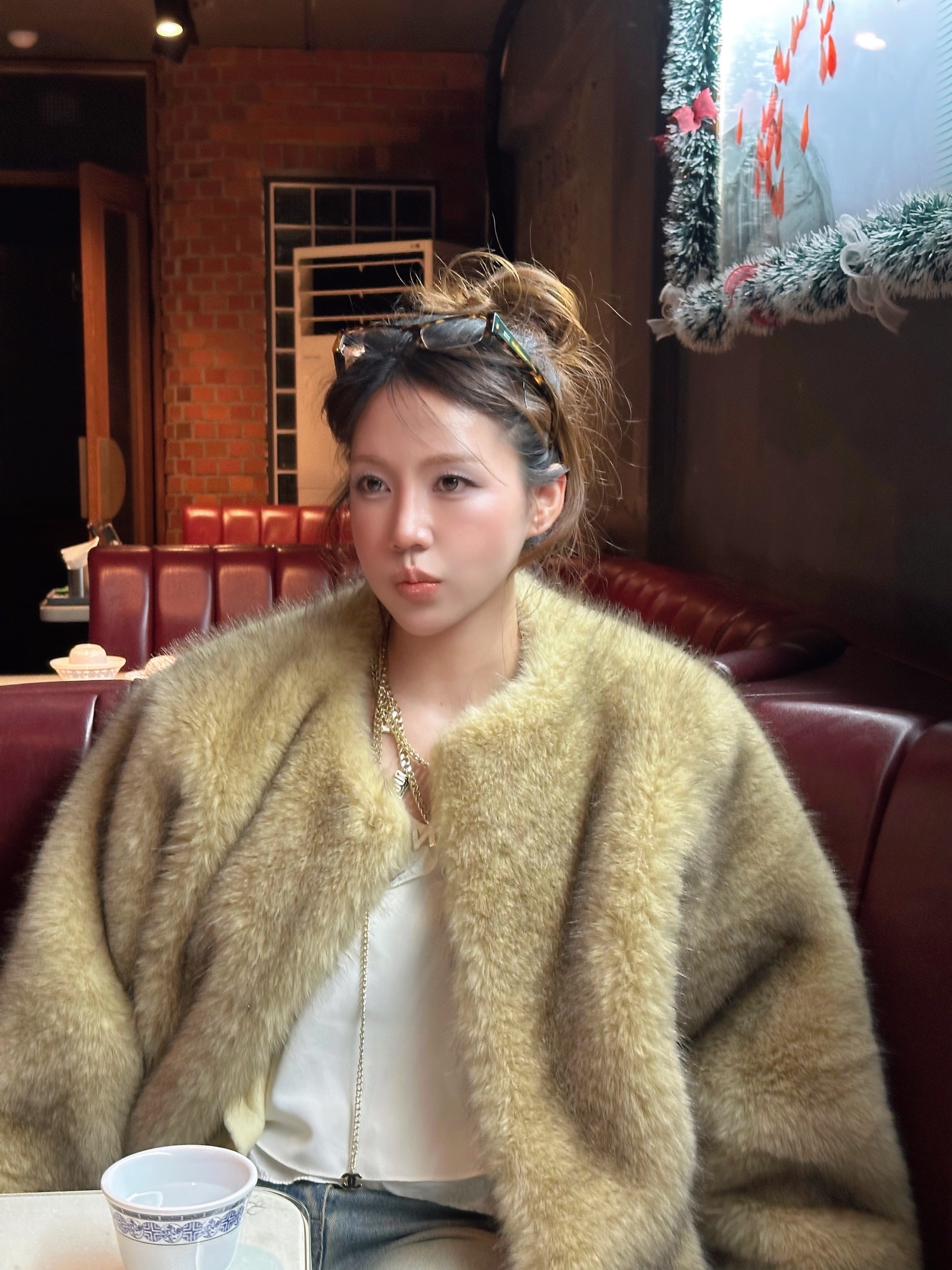 (W) Miu Miu Runway Sunglasses Blu-ray Clear Lens Honey Tottershell 착용 스타일