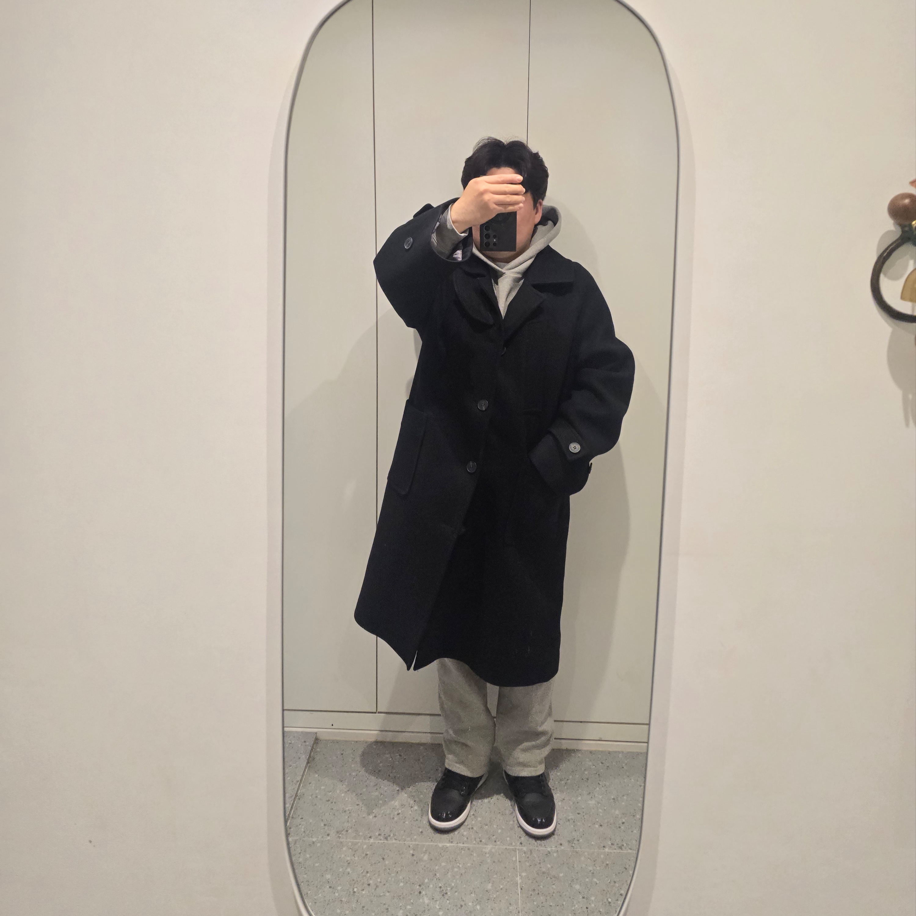 Undermycar Legion.02 Balmacaan Oversized Wool Coat Black, Nike x Stussy NRG RA Pullover Hoodie Dark Grey Heather (DJ9488-063) 착용 스타일
