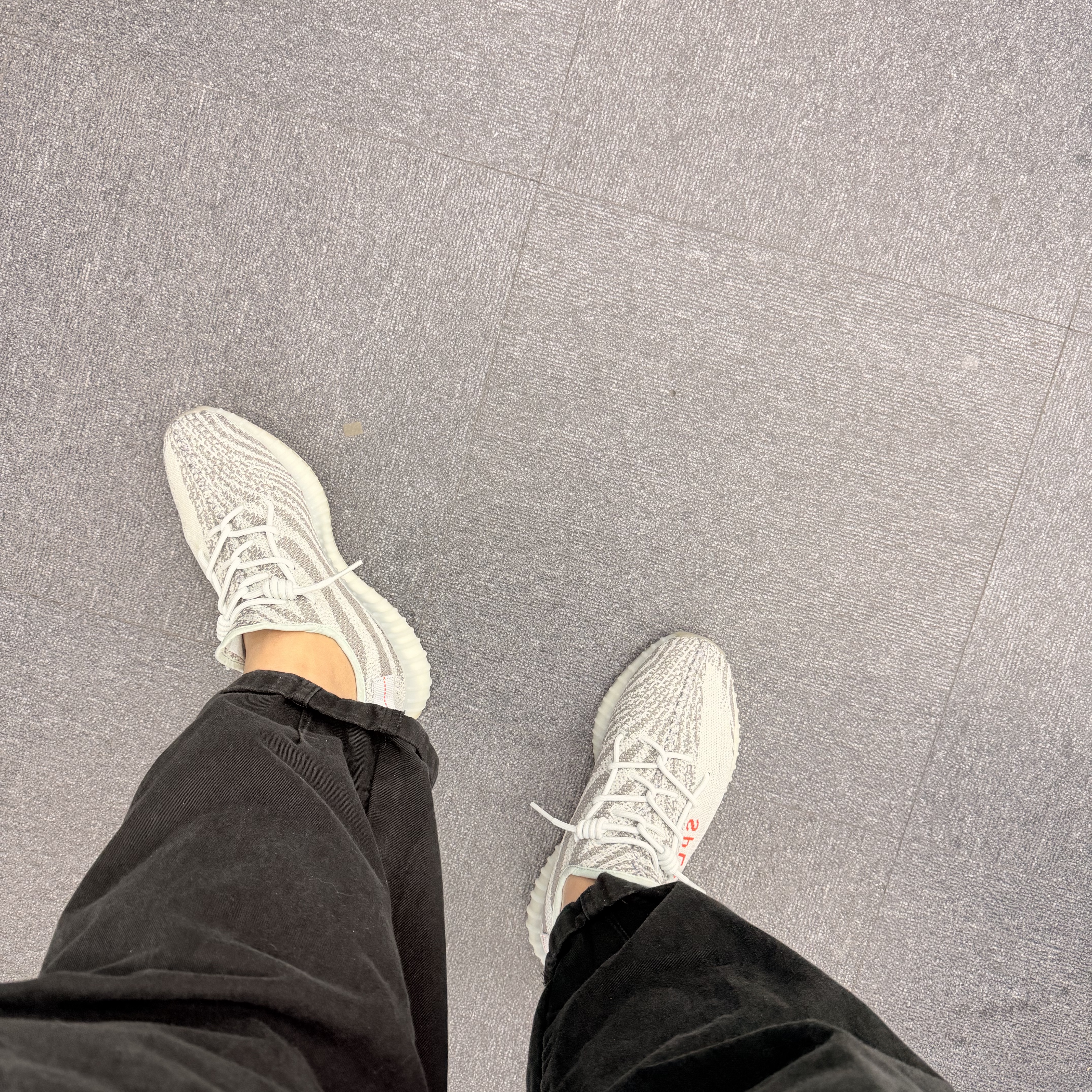 Adidas Yeezy Boost 350 V2 Blue Tint 2021/2022/2023 착용 스타일