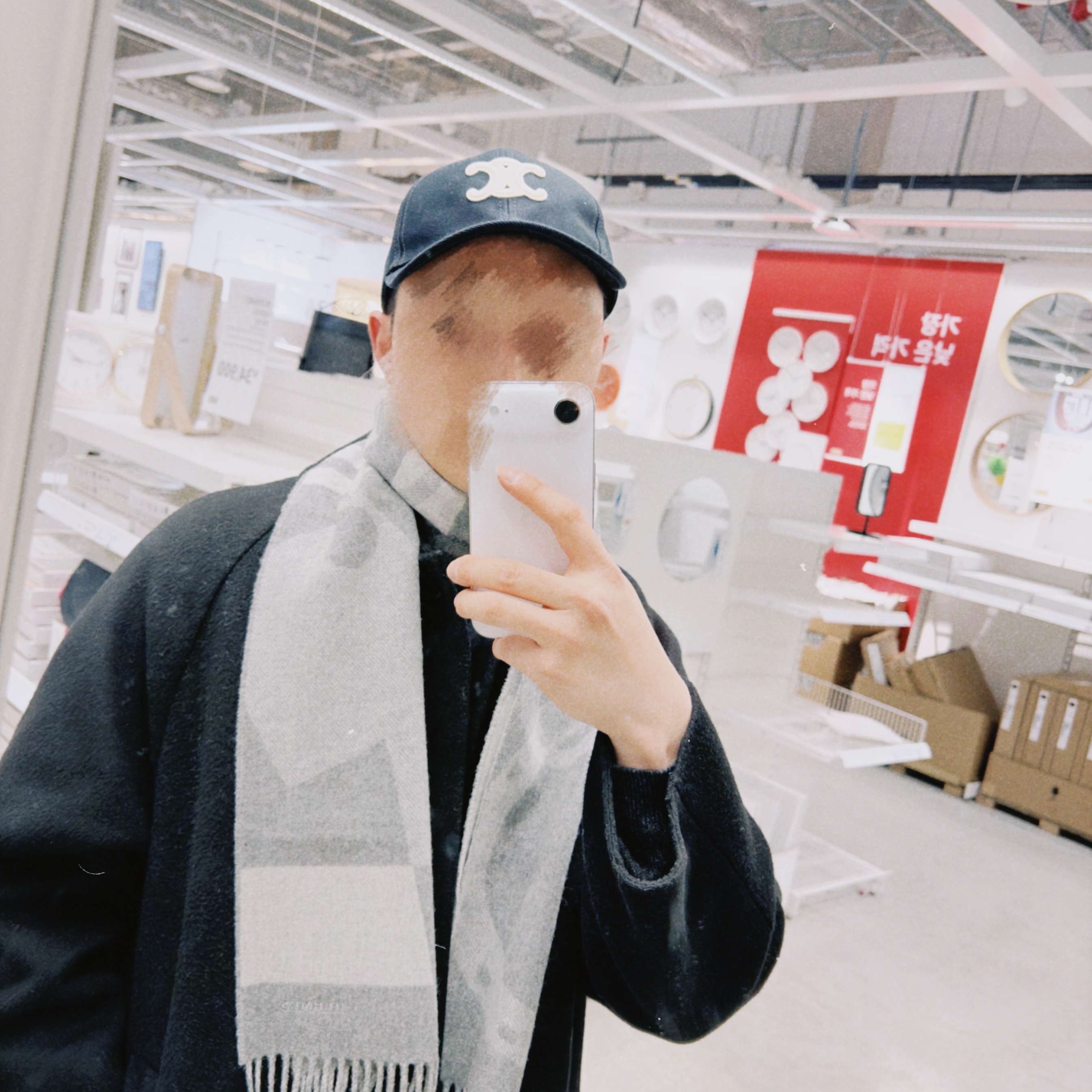 Celine Triomphe Baseball Cap in Cotton Black 착용 스타일 - 1