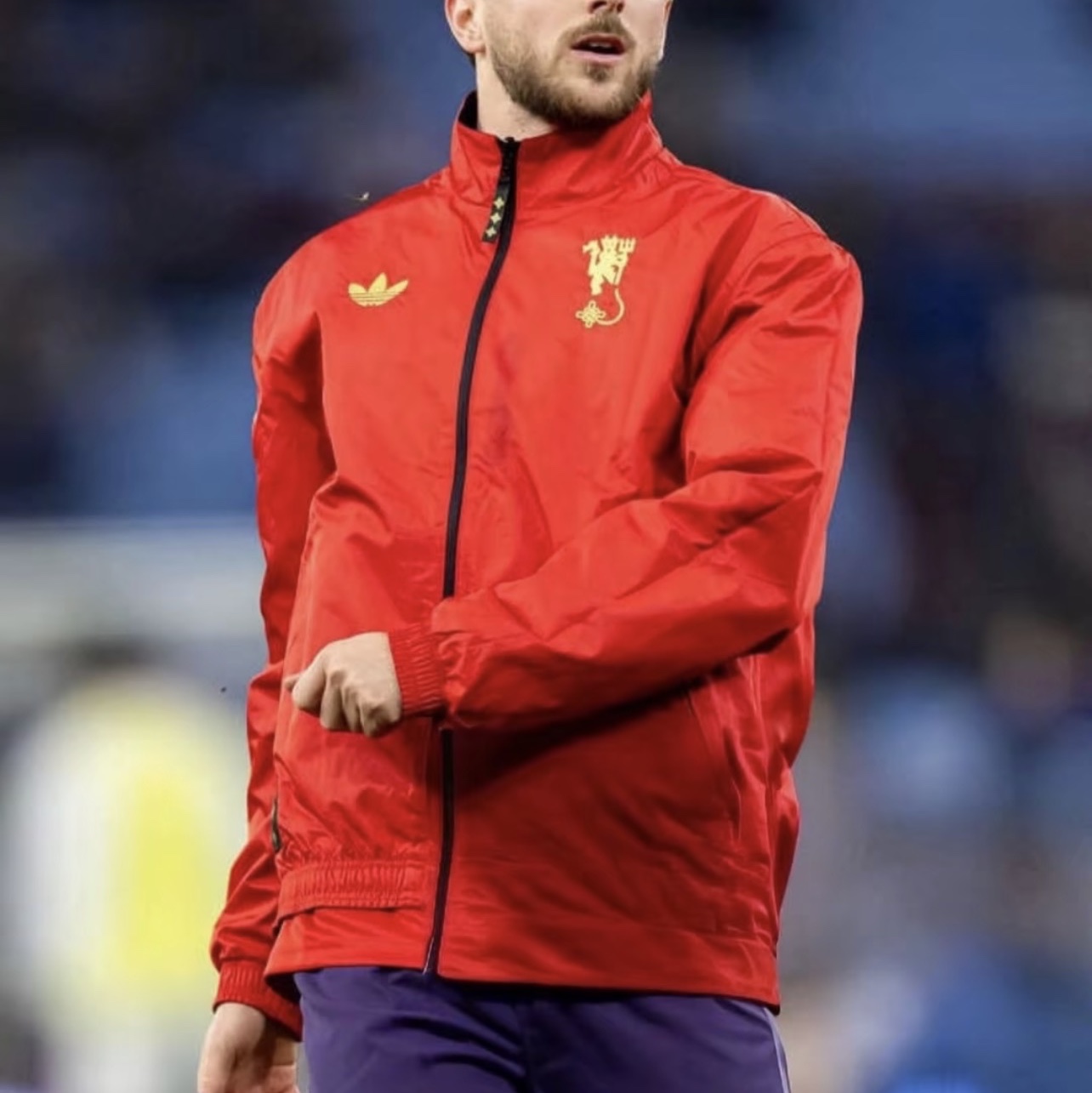 Adidas Manchester United Cultural Story Reversible Jacket Blac Better Scarlet - US Sizing (Non Marking Ver.) 착용 스타일 - 2