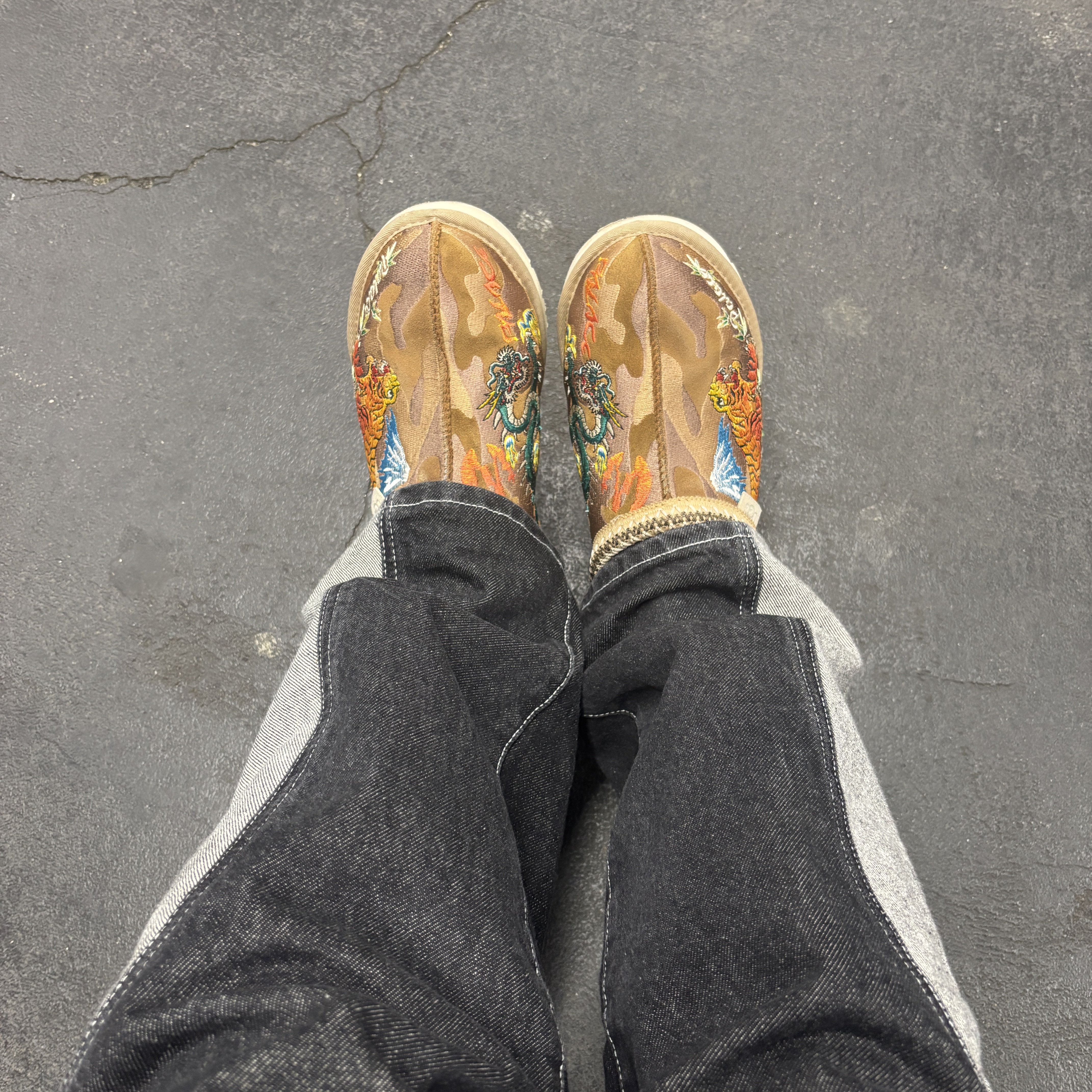 UGG x Palace Tasman Slipper Chestnut Camo, Supreme 2-Tone Paneled Baggy Jean Black - 24FW 착용 스타일 - 1