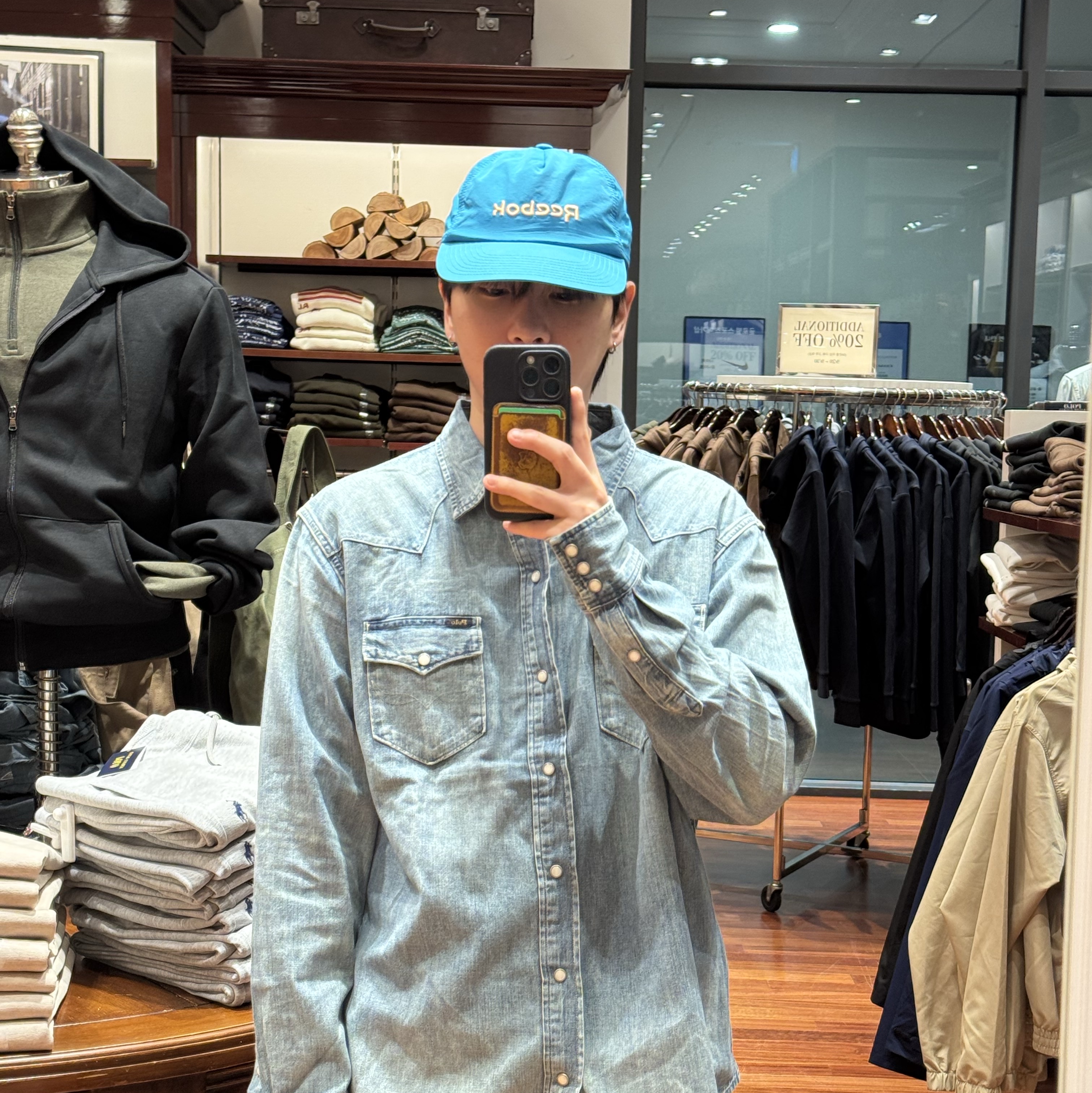 Reebok x Khakis Easy Cap Blue 착용 스타일