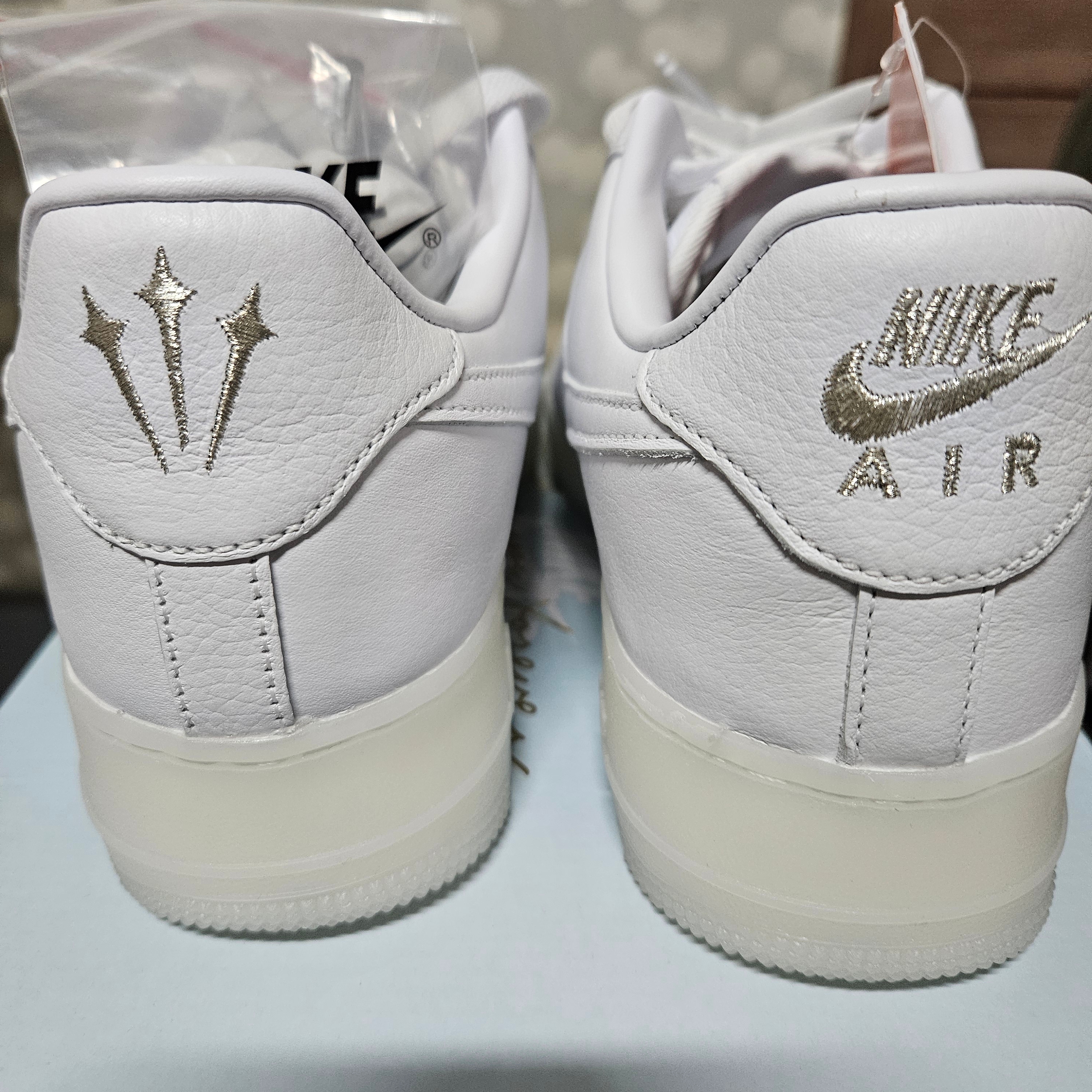 Nike x Drake Nocta Air Force 1 Low SP Certified Lover Boy White Cobalt Tint 착용 스타일 - 3