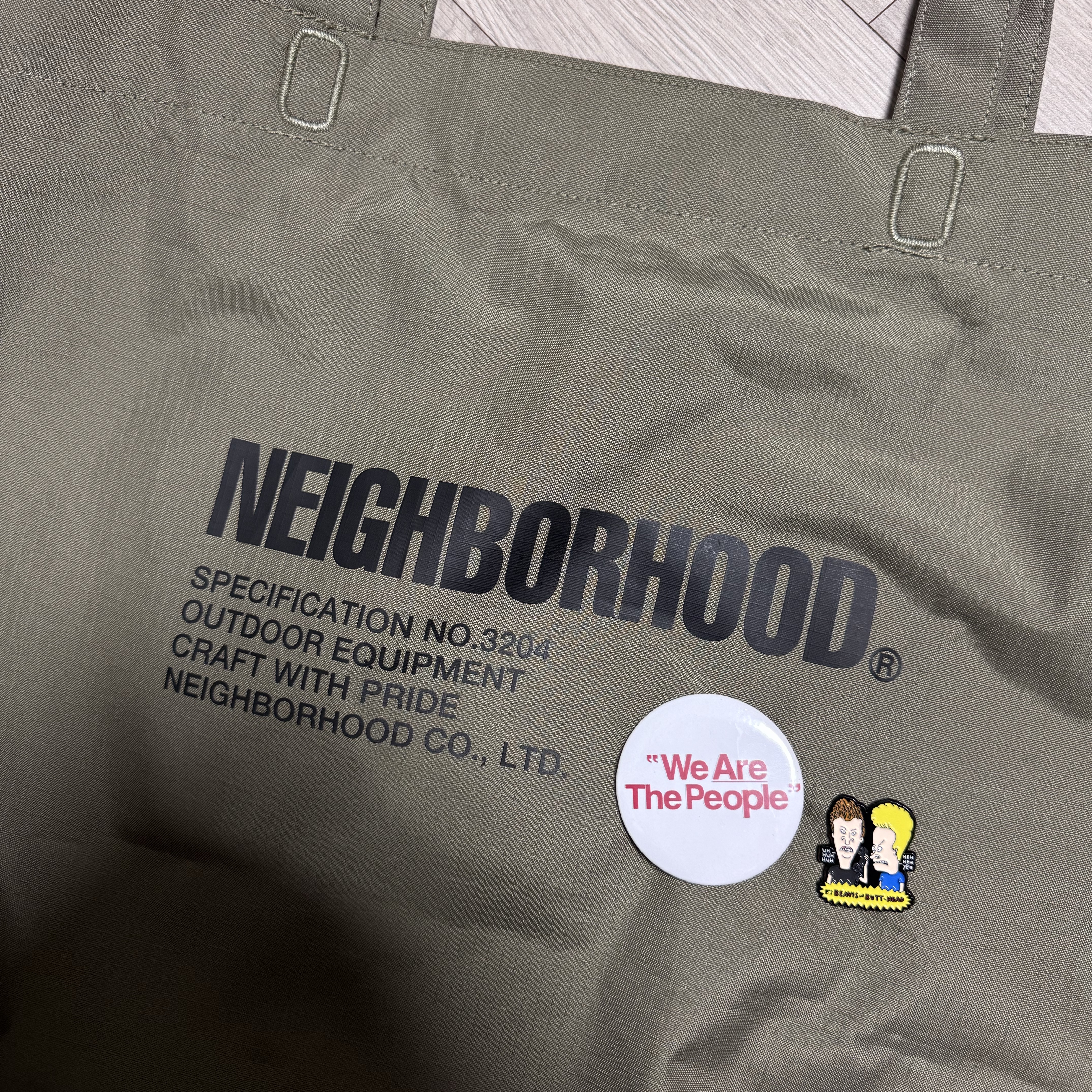 CDG Quilted '84-85 Staff Blouson Black, Helinox x Neighborhood Tote M Olive Drab 착용 스타일 - 2