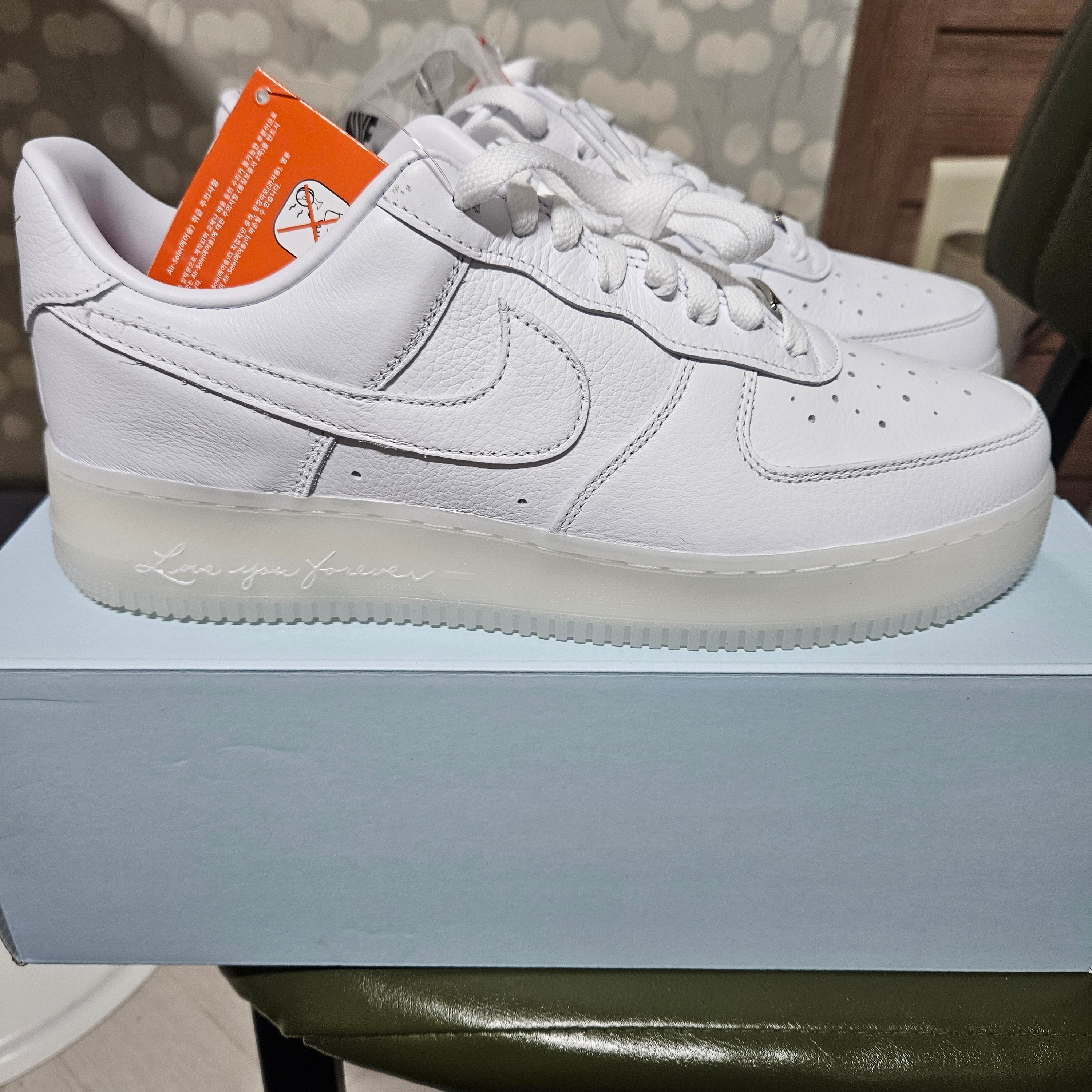 Nike x Drake Nocta Air Force 1 Low SP Certified Lover Boy White Cobalt Tint 착용 스타일 - 1