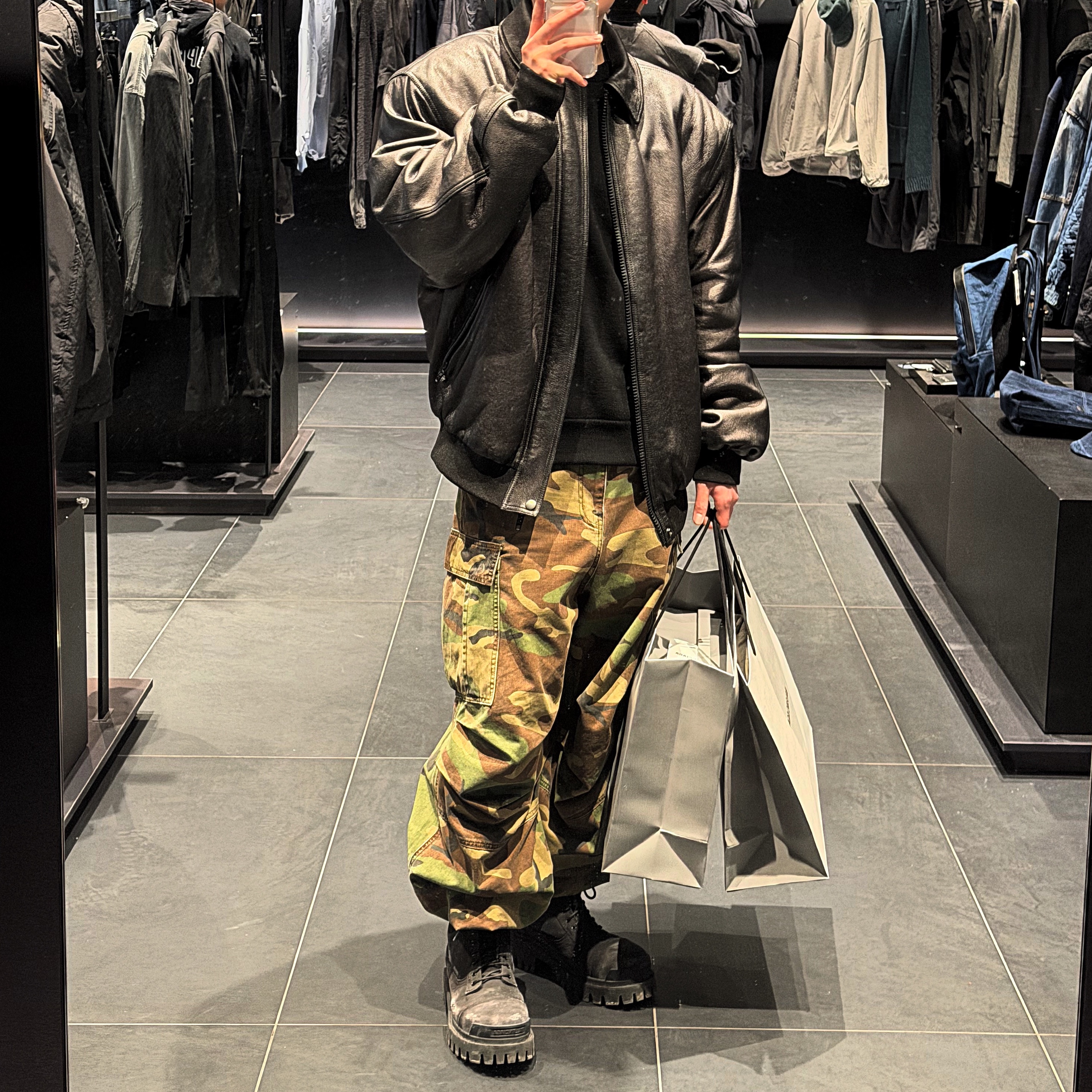 Balenciaga Sporty B Taxi Blouson Black, Balenciaga Sporty B Taxi Blouson Black 착용 스타일