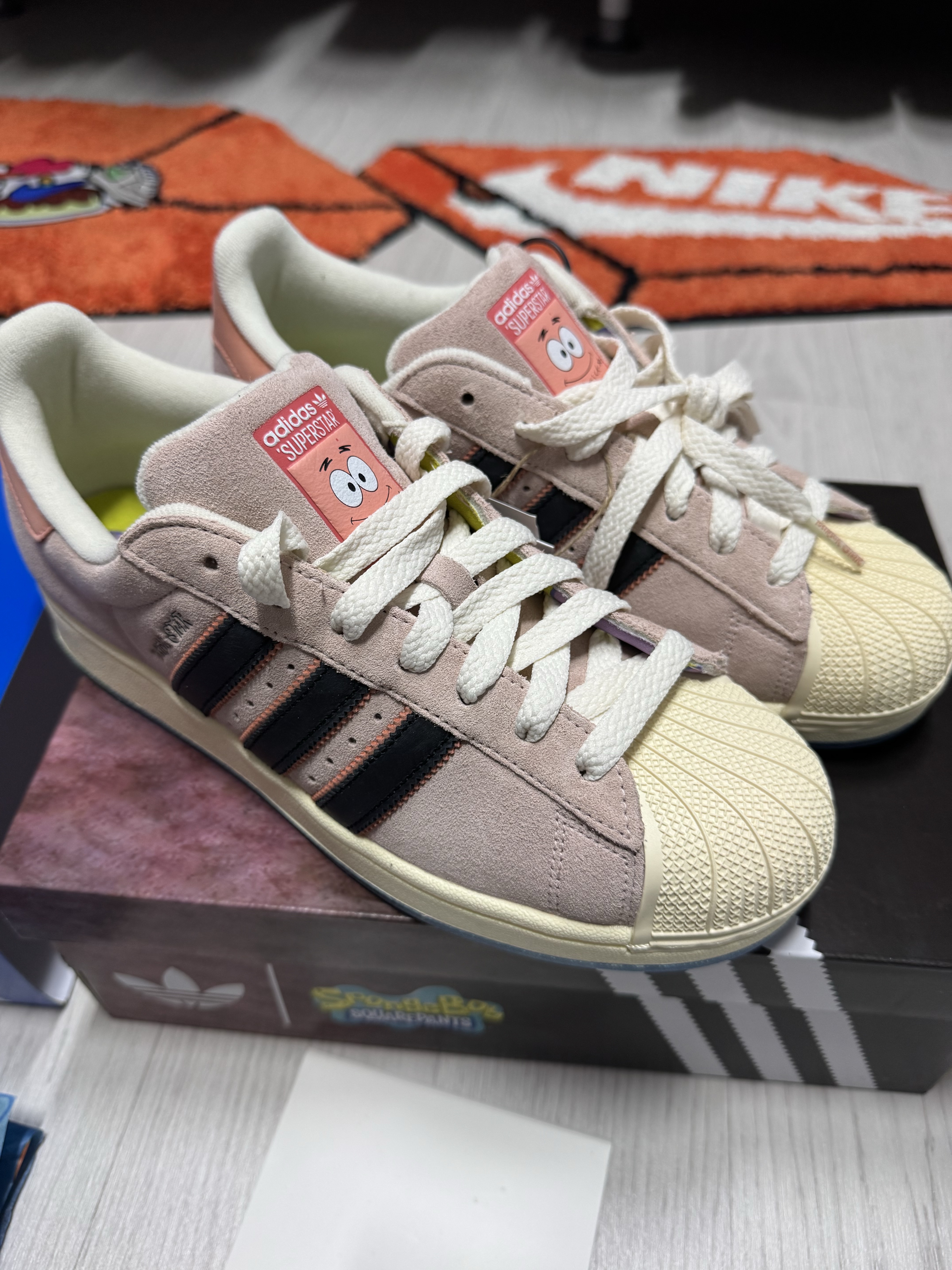 Adidas x Spongebob Patrick Superstar Black Core Black 착용 스타일 - 8