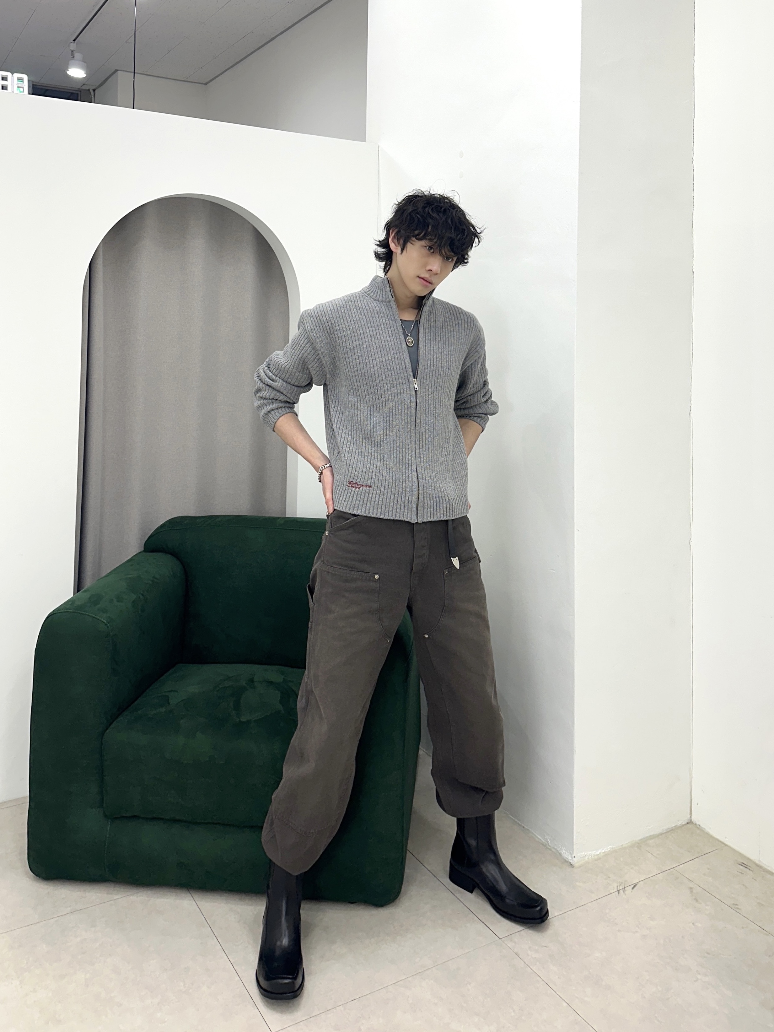 Farfromwhat Far High Neck Rib Knit Zip-Up_Gray, Farfromwhat Far Aged Brown Carpenter Pants 착용 스타일 - 1