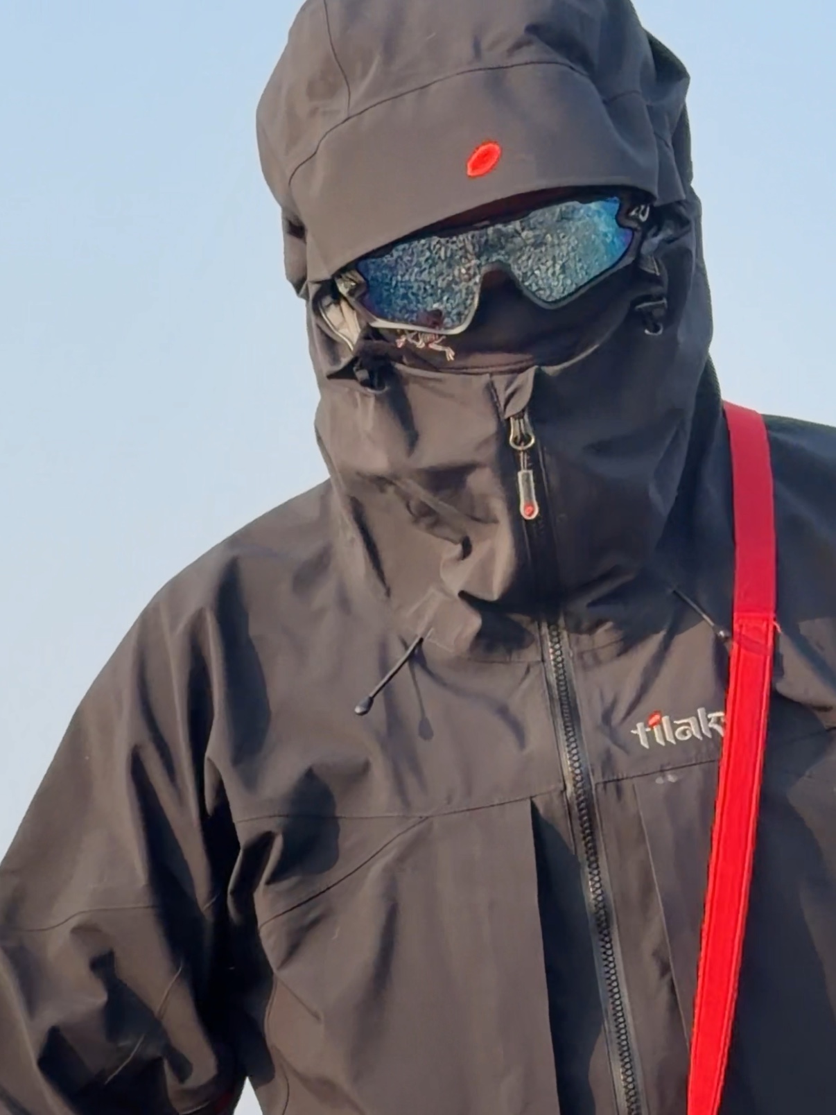 Arc'teryx Rho Neck Gaiter Long Black, Oakley Jawbreaker Matte Black Camo Frame Prizm Road Jade Lenses High Bridge Fit 착용 스타일 - 4