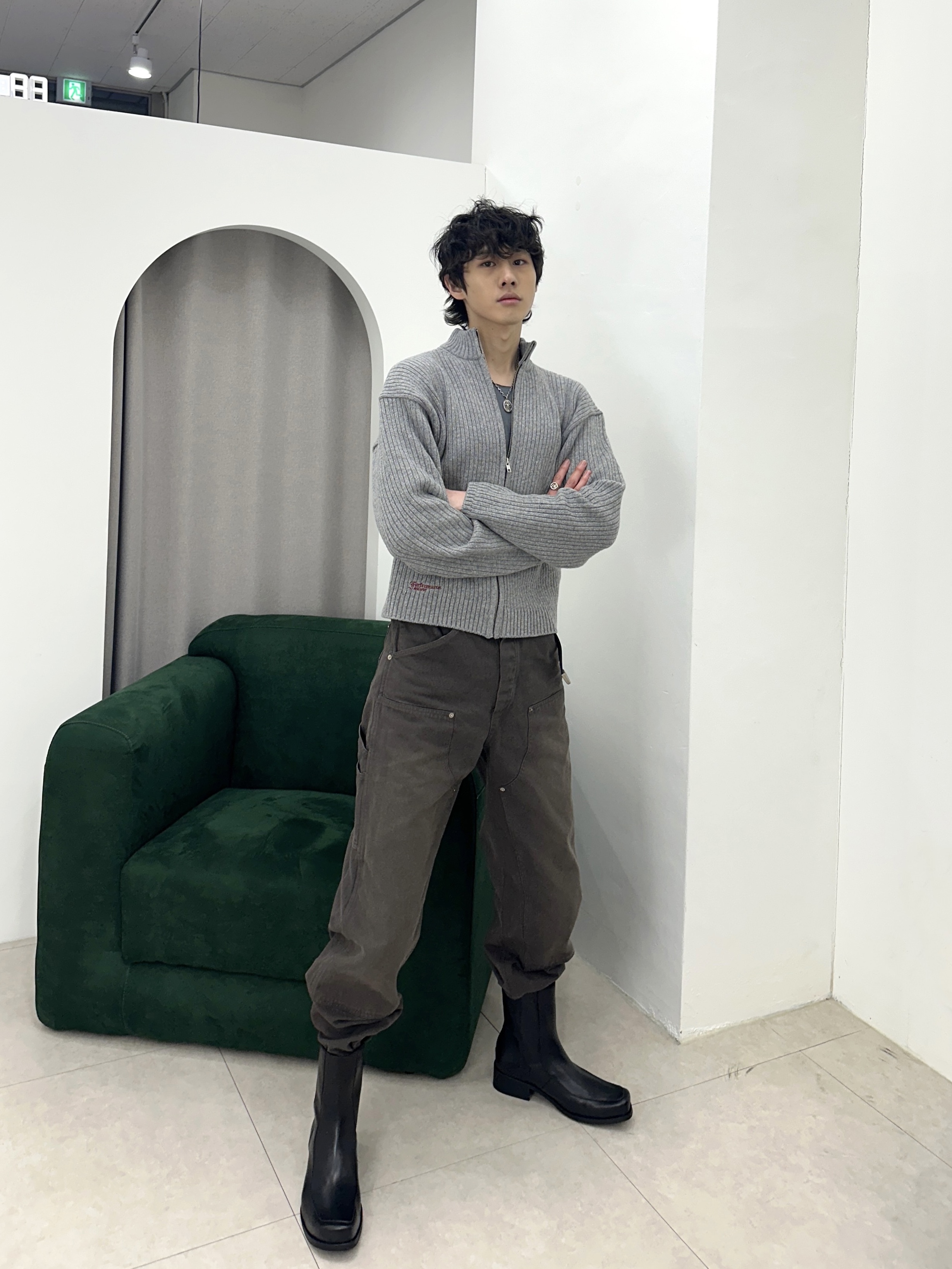 Farfromwhat Far High Neck Rib Knit Zip-Up_Gray, Farfromwhat Far Aged Brown Carpenter Pants 착용 스타일 - 4