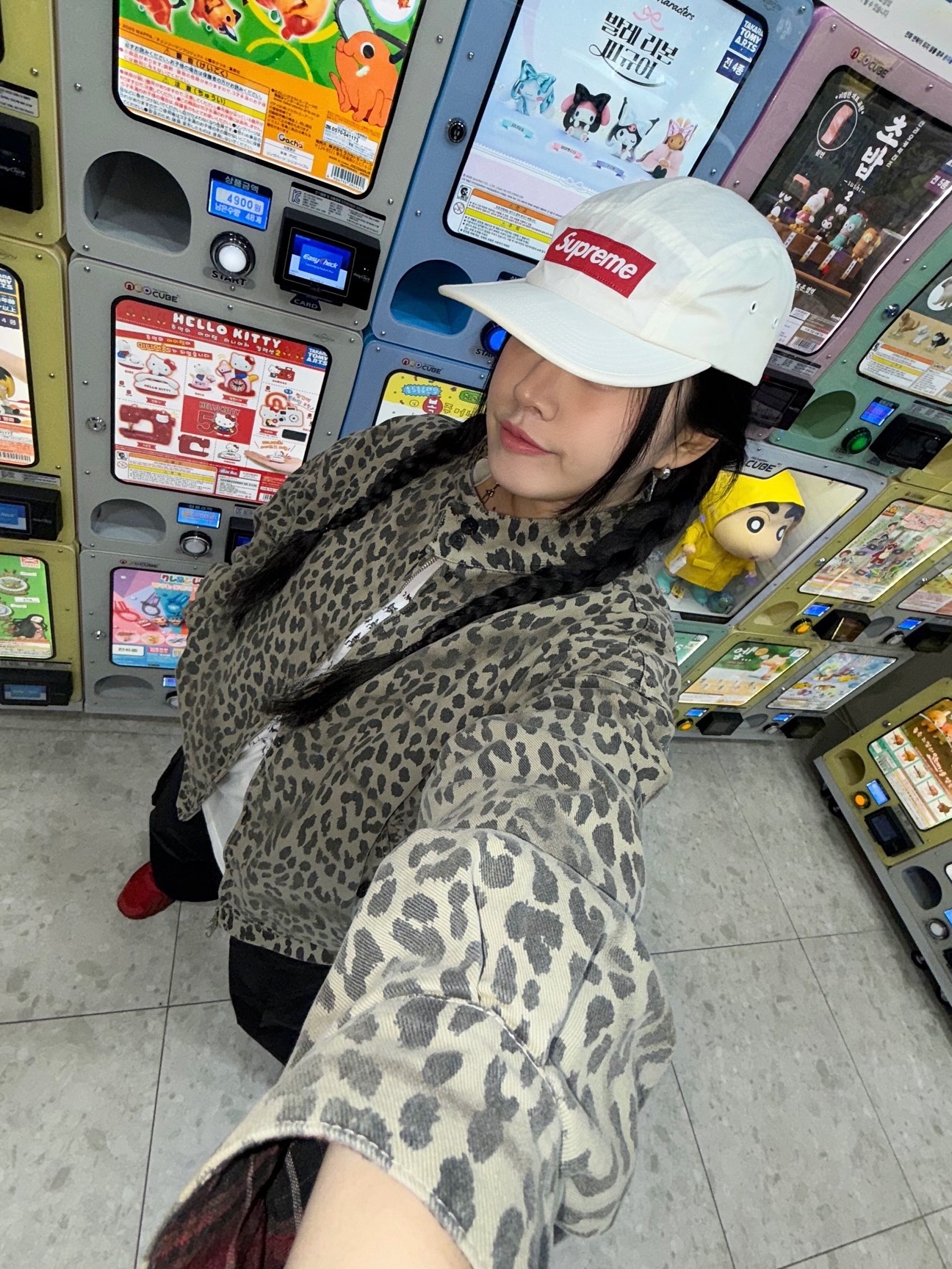 QT8 GARMENTS Washed Leopard Harrington Jacket Beige 착용 스타일 - 3