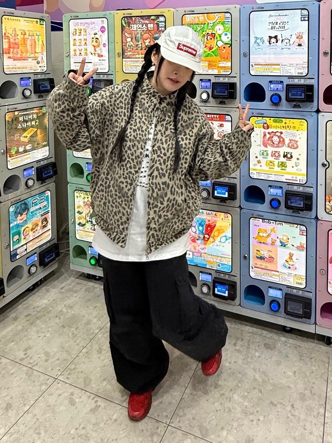QT8 GARMENTS Washed Leopard Harrington Jacket Beige 착용 스타일 - 5