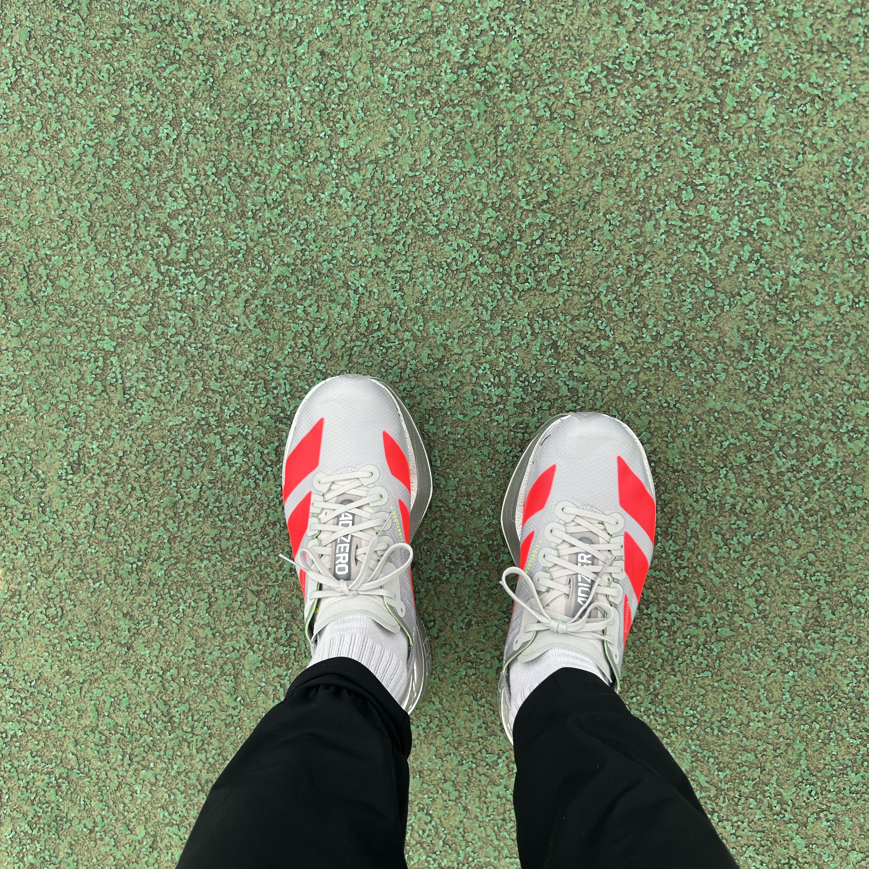 Adidas Adizero Adios Pro 4 Silver Metallic Lucid Red 착용 스타일