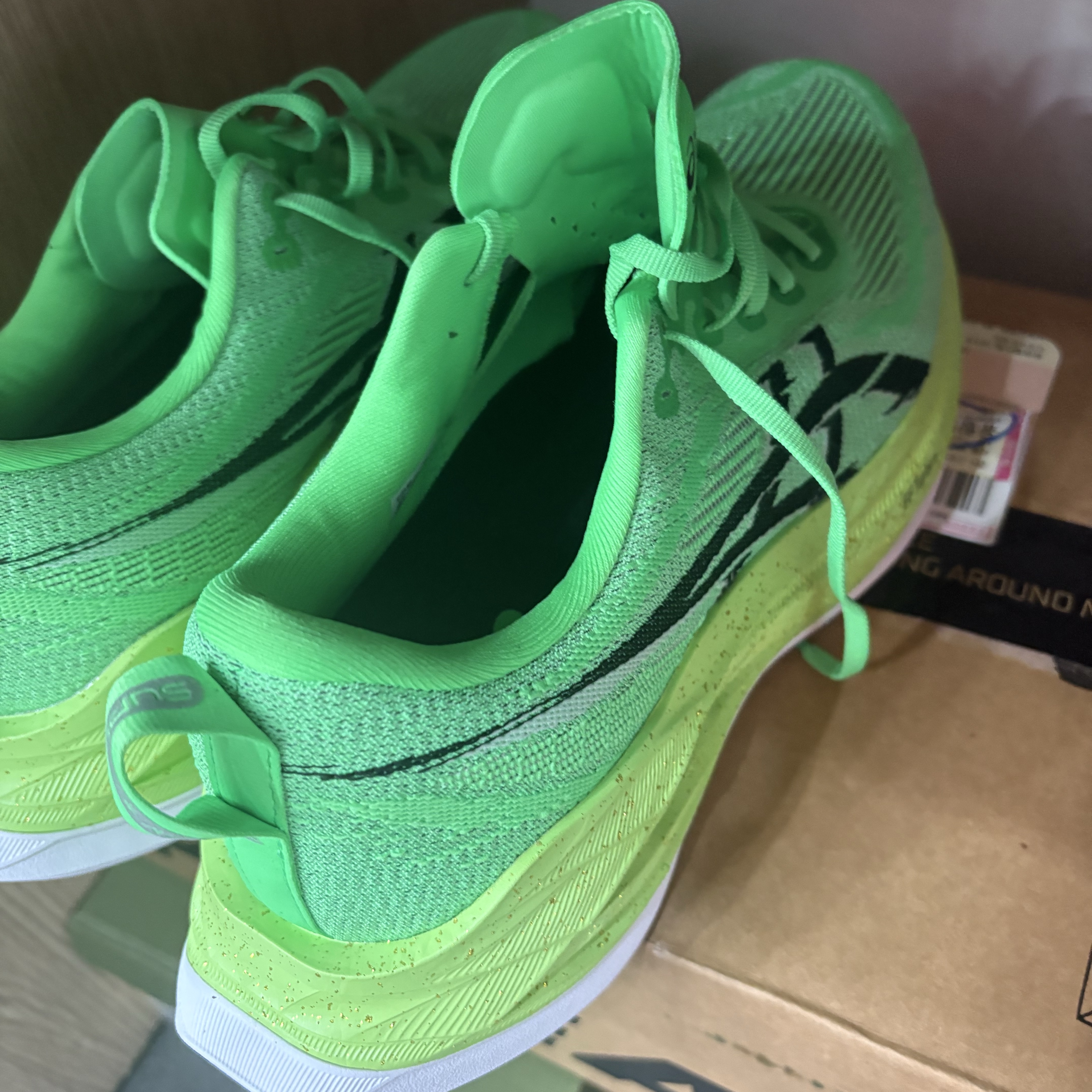 Asics Superblast 2 Ekiden Vital Green Black 착용 스타일