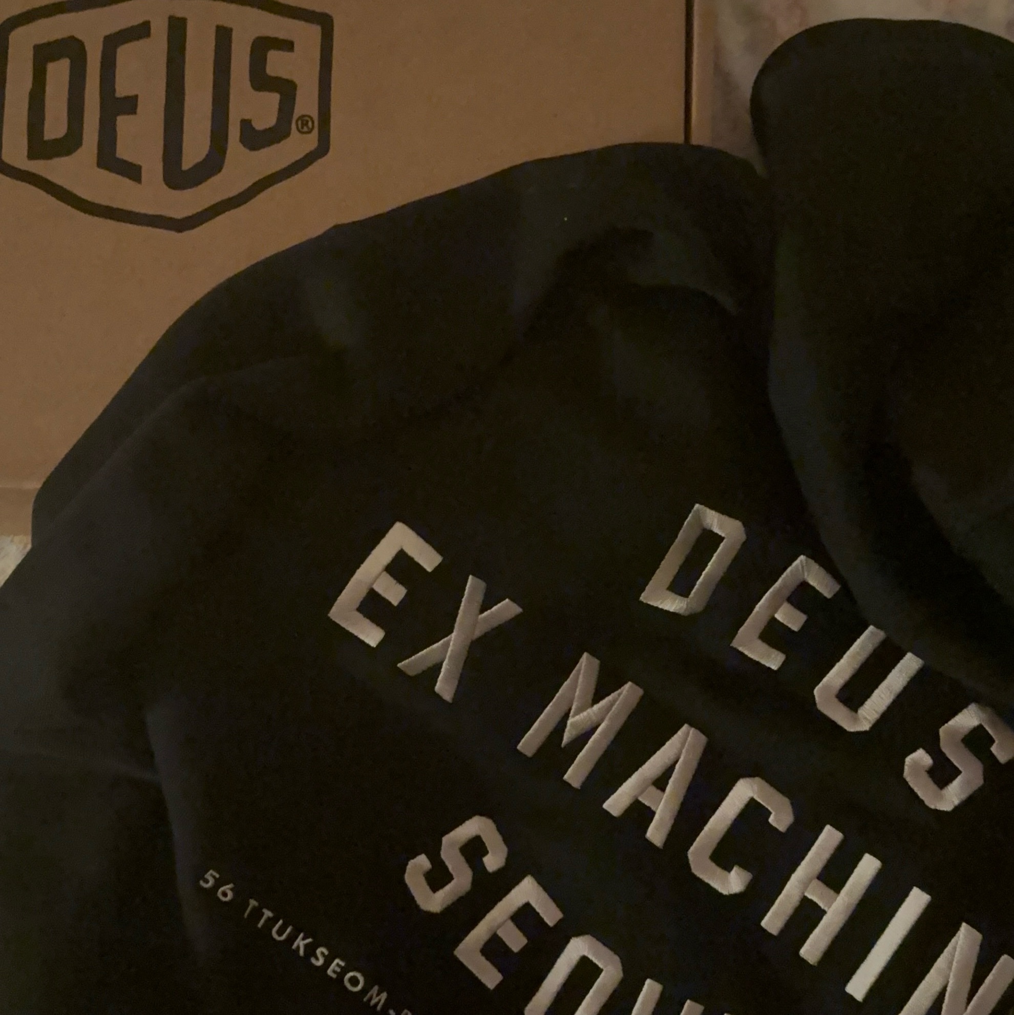 Deus Ex Machina College Address Hoodie Zip Up Black 착용 스타일