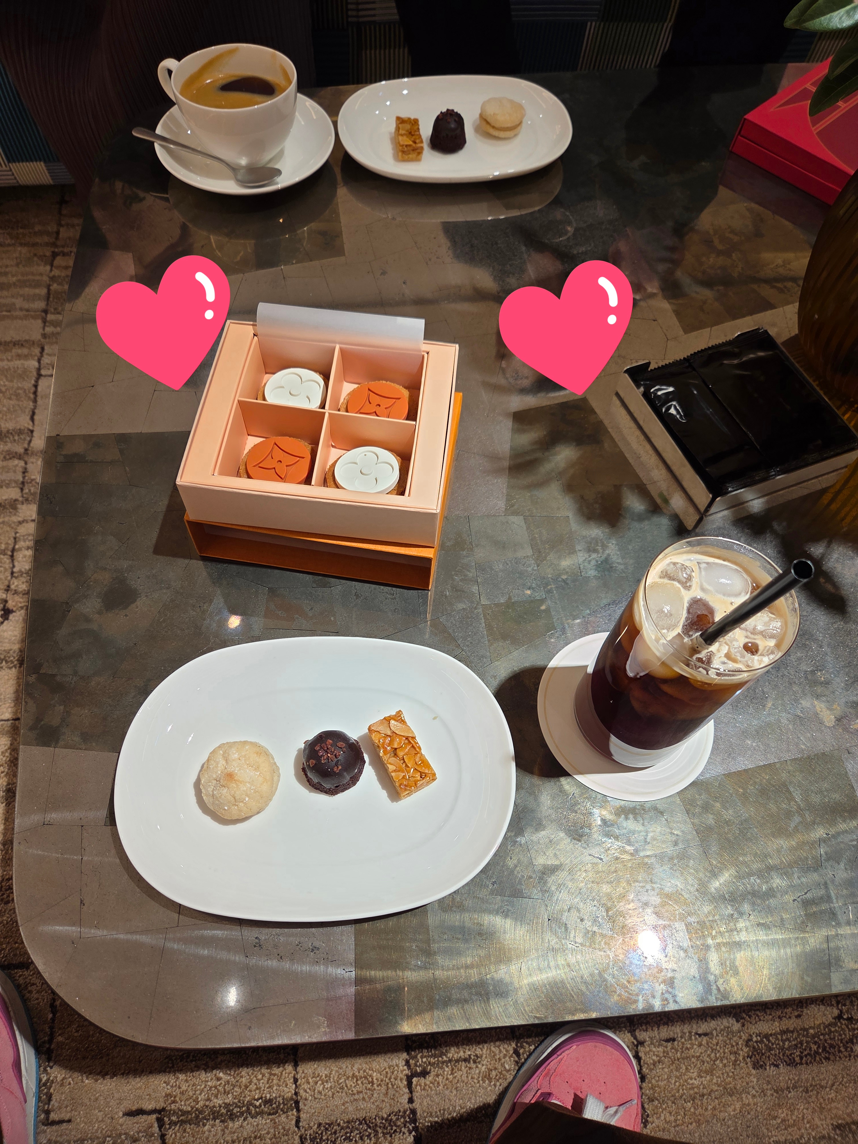 (W) Louis Vuitton LV Trainer Sneakers Rose, Louis Vuitton Speedy P9 Bandouliere 25 Damoflage Pink Sakura 착용 스타일 - 2