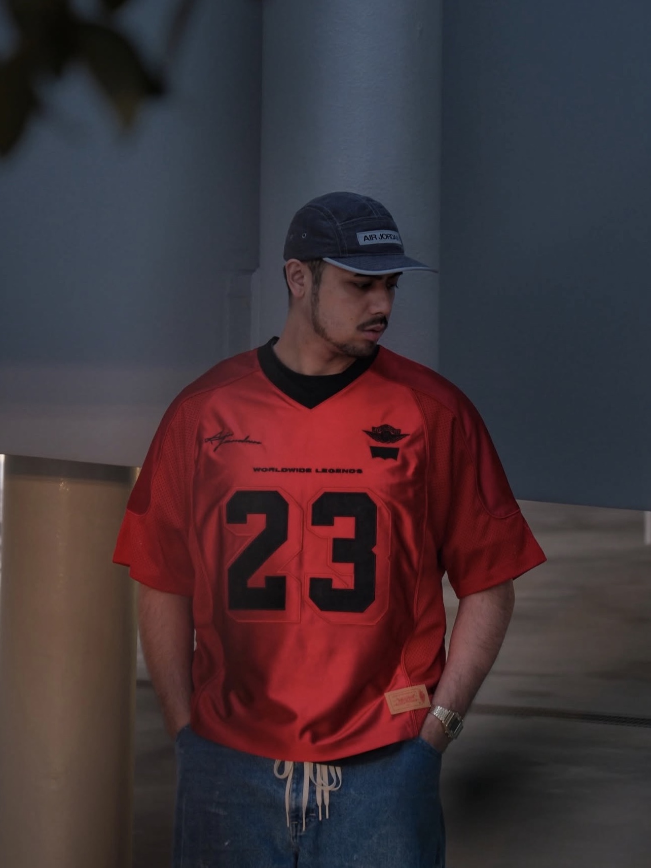 Jordan x Levi's Red Jersey Gym Red (IM6732-657) 착용 스타일 - 2