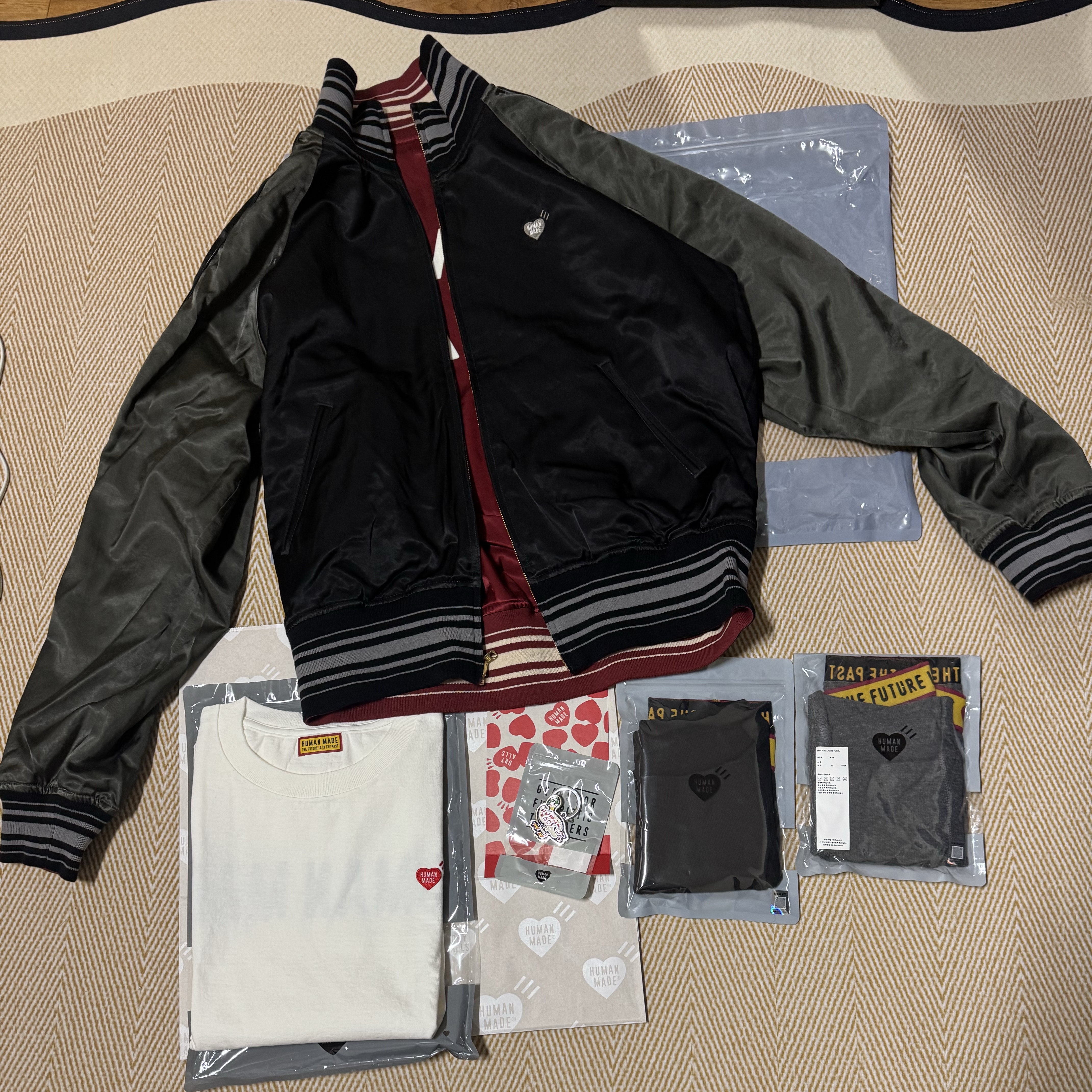 Human Made Reversible Satin Jacket Burgundy, Human made Boxer Brief Black 착용 스타일 - 2