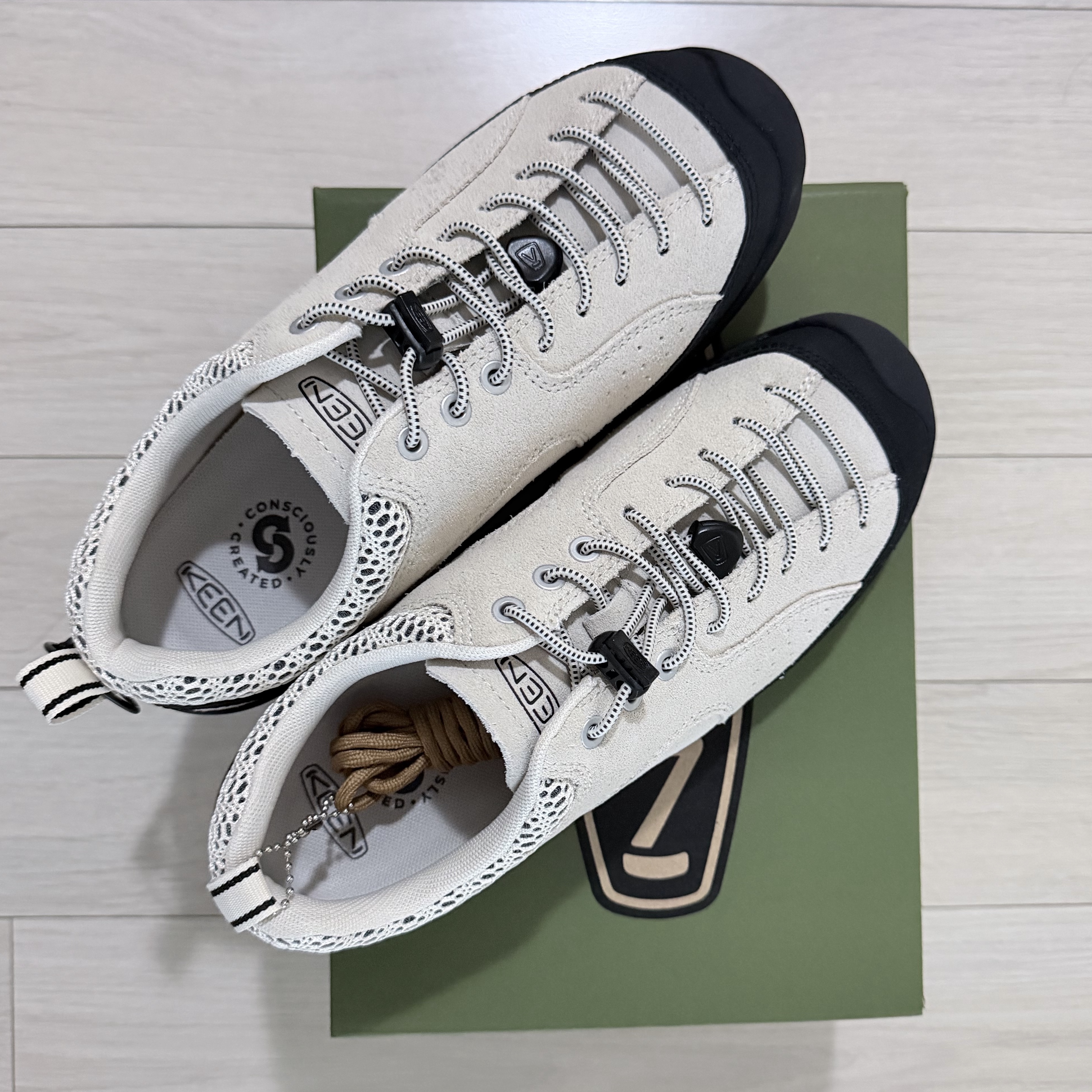 (W) Keen Jasper Rocks SP Sneaker Birch Black 착용 스타일 - 1