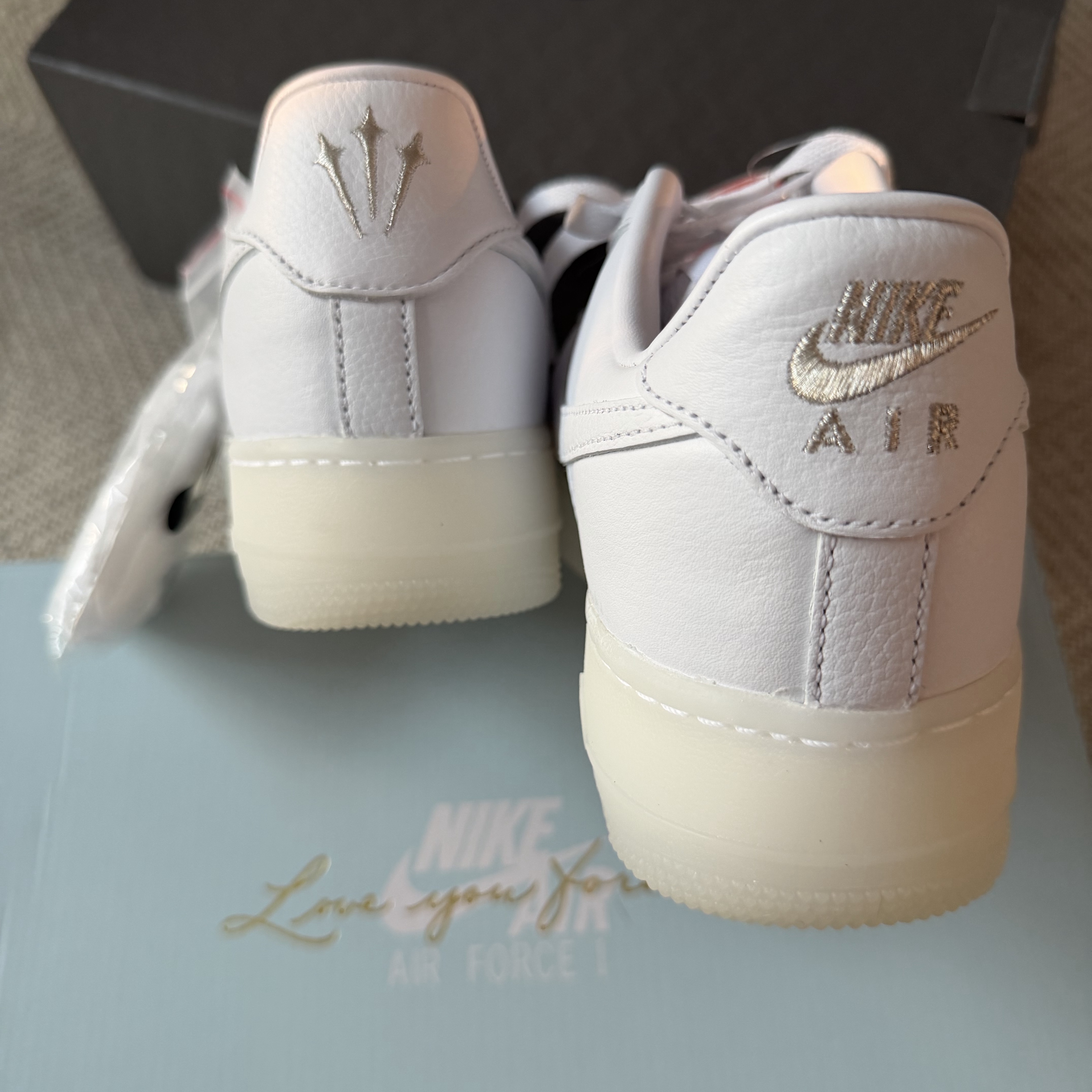 Nike x Drake Nocta Air Force 1 Low SP Certified Lover Boy White Cobalt Tint 착용 스타일 - 3