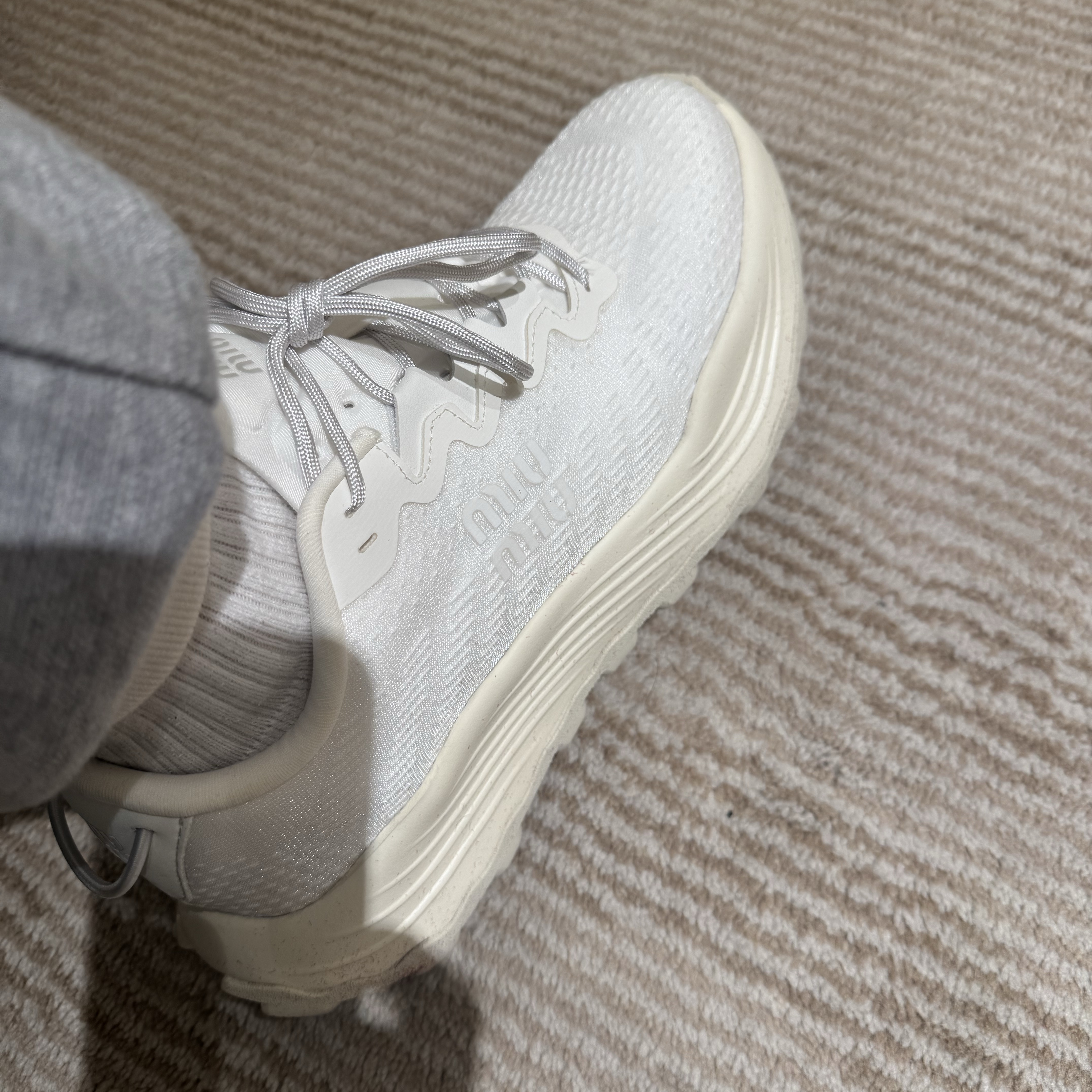 (W) Miu Miu Technical Fabric Sneakers White 착용 스타일 - 3