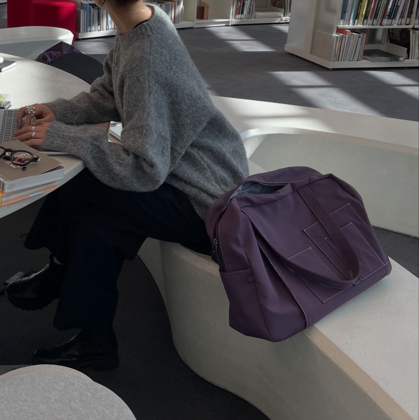 ACOC Panel Cross Bag_Purple 착용 스타일 - 2