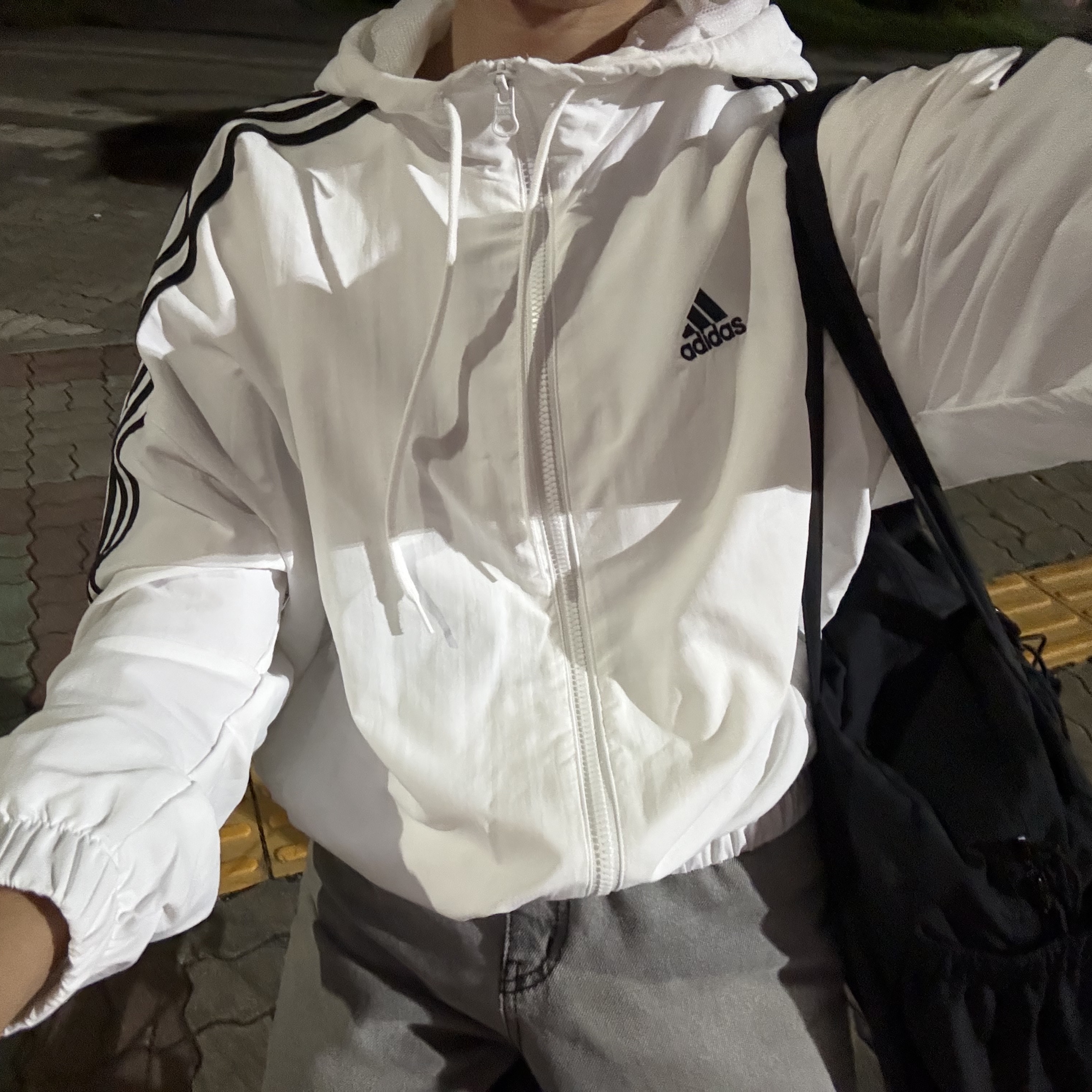 (W) Adidas Essential 3-Stripes Woven Windbreaker Jacket White - KR Sizing 착용 스타일 - 1