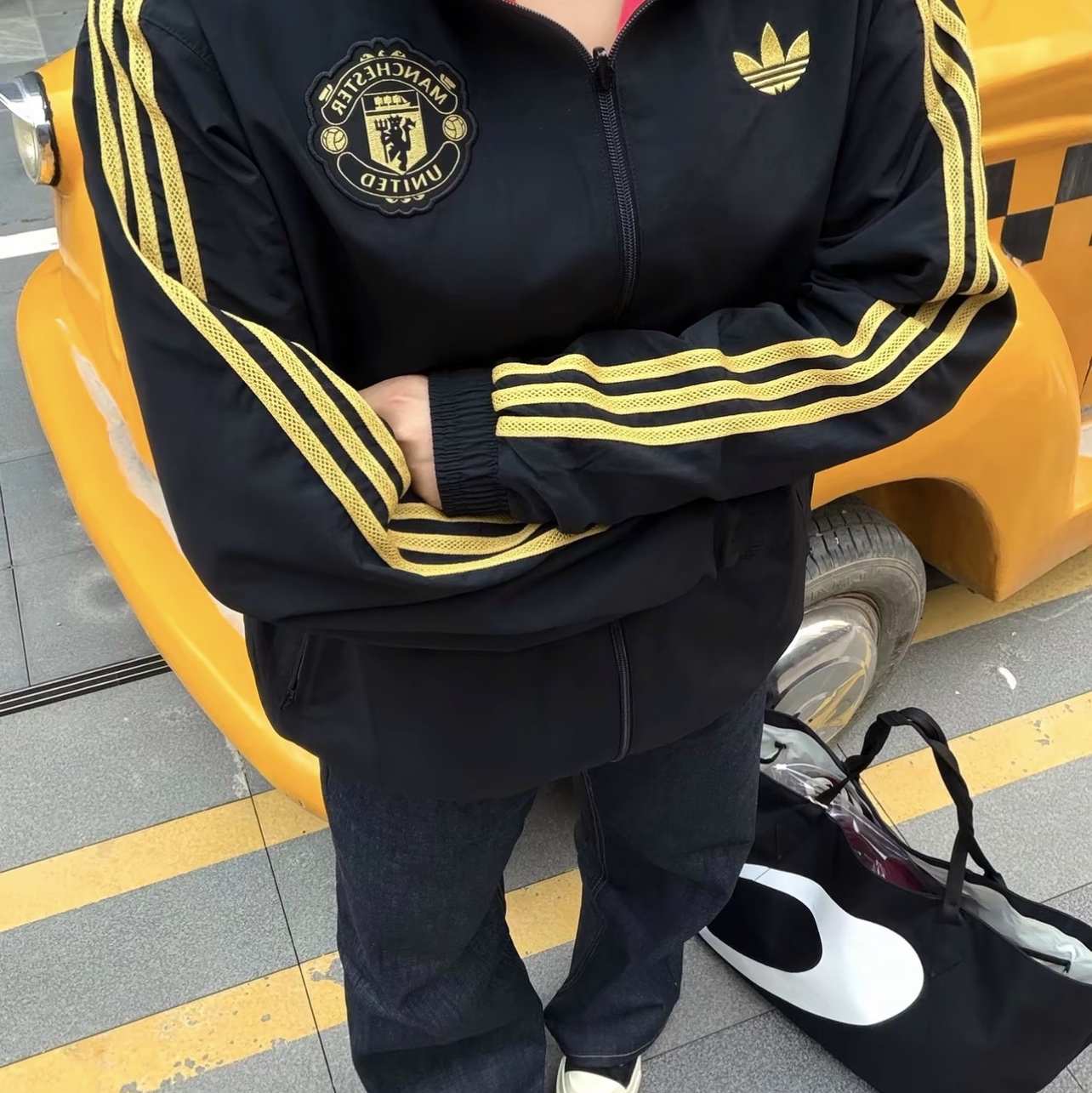 Adidas Manchester United Cultural Story Reversible Jacket Blac Better Scarlet - US Sizing (Non Marking Ver.) 착용 스타일