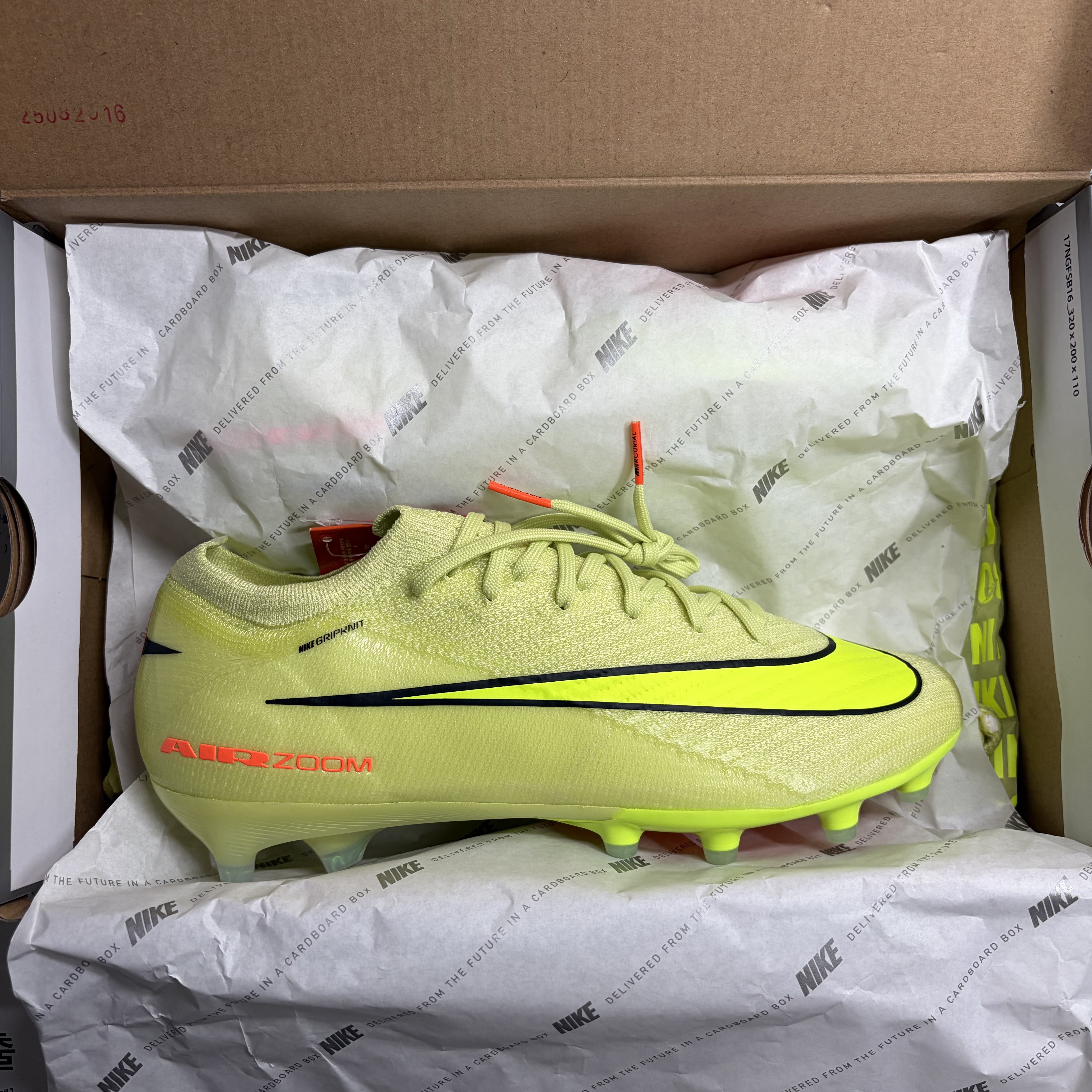 Nike Zoom Mercurial Vapor 16 Elite AG Pro Limelight Hyper Crimson 착용 스타일