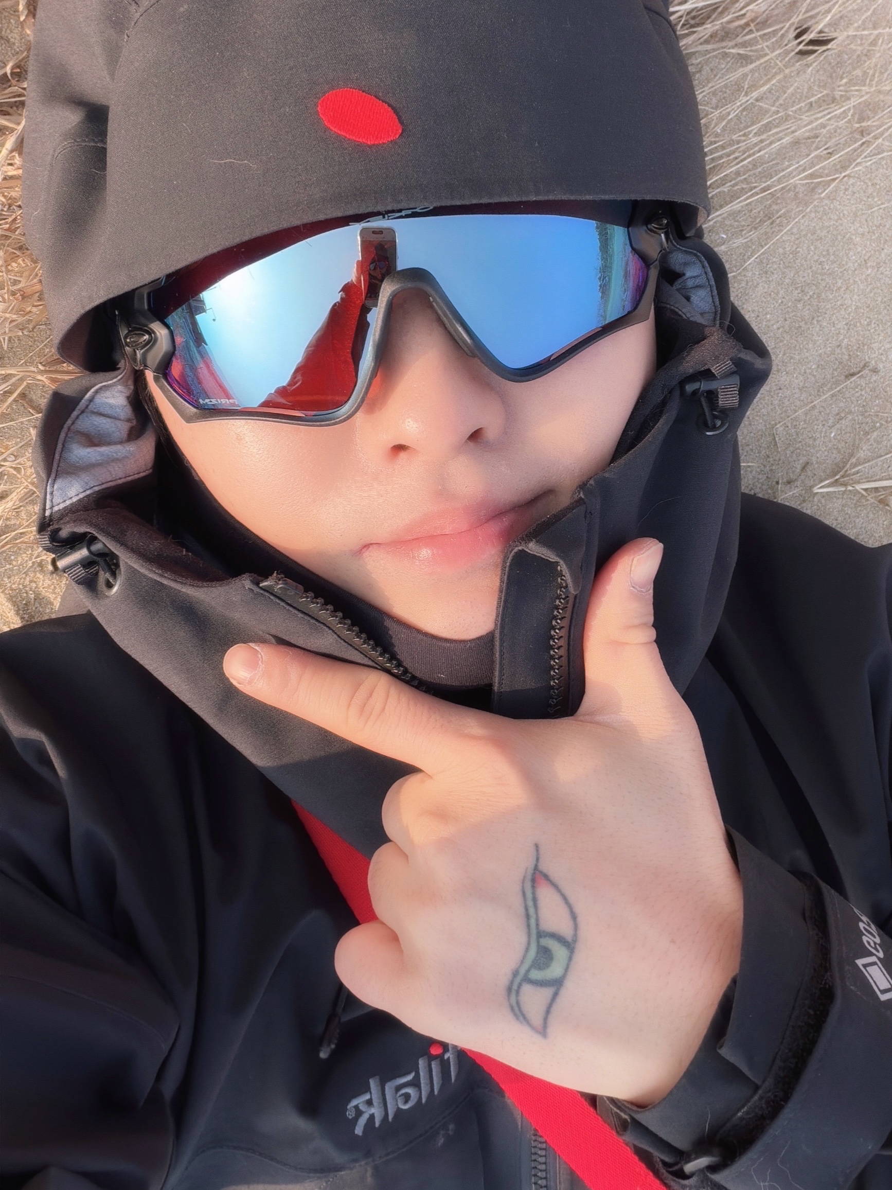 Arc'teryx Rho Neck Gaiter Long Black, Oakley Jawbreaker Matte Black Camo Frame Prizm Road Jade Lenses High Bridge Fit 착용 스타일 - 1