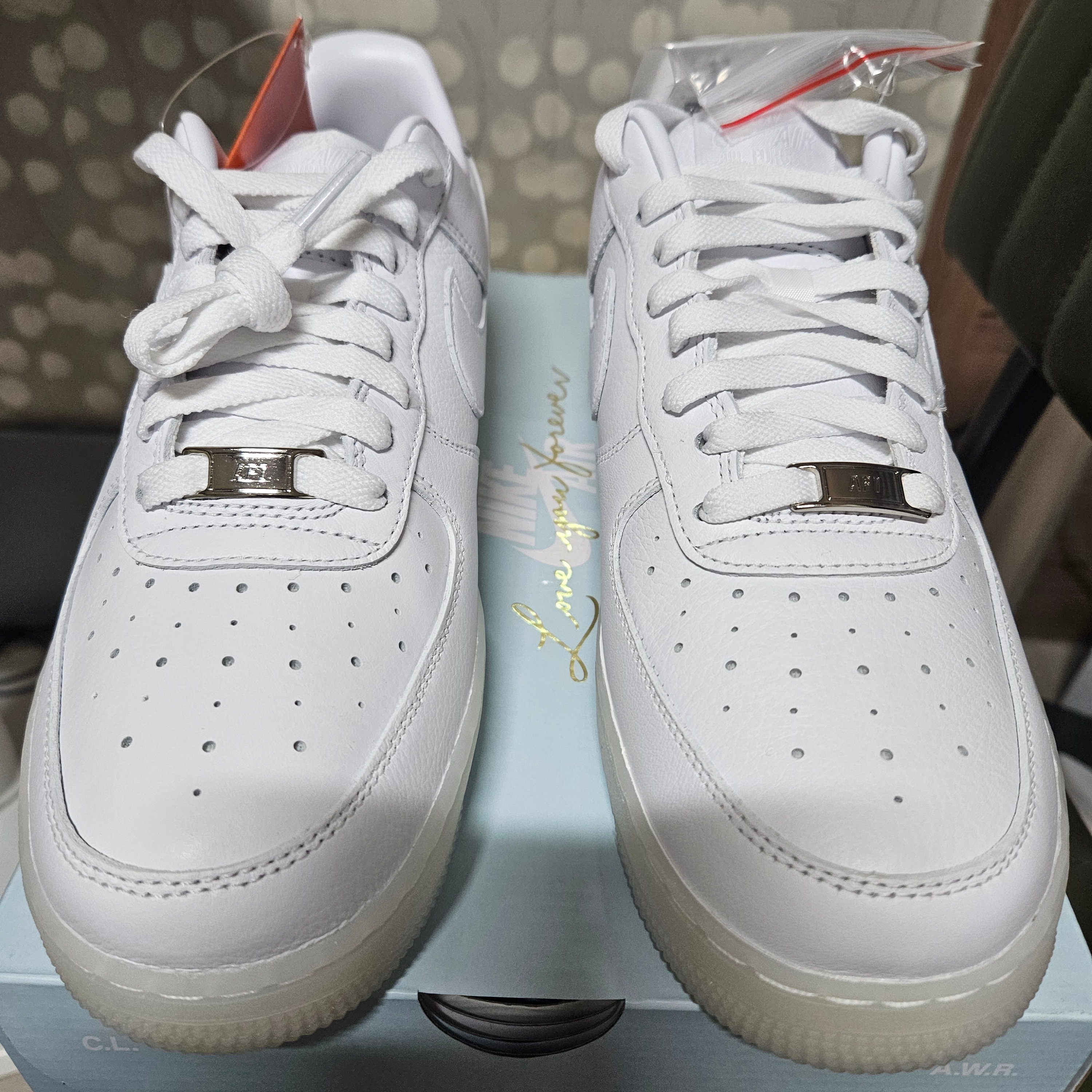 Nike x Drake Nocta Air Force 1 Low SP Certified Lover Boy White Cobalt Tint 착용 스타일 - 2