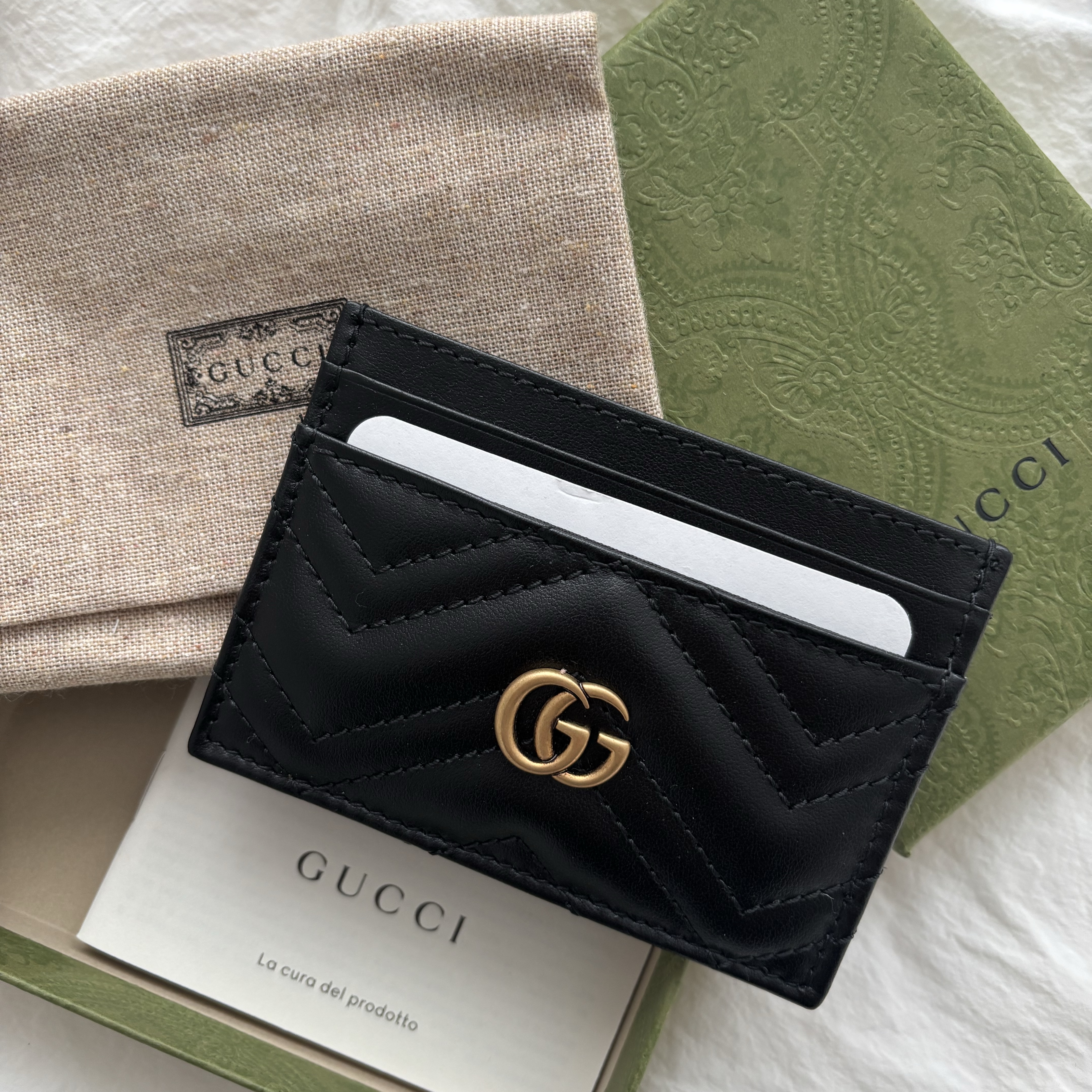 Gucci GG Marmont Card Case Black 착용 스타일